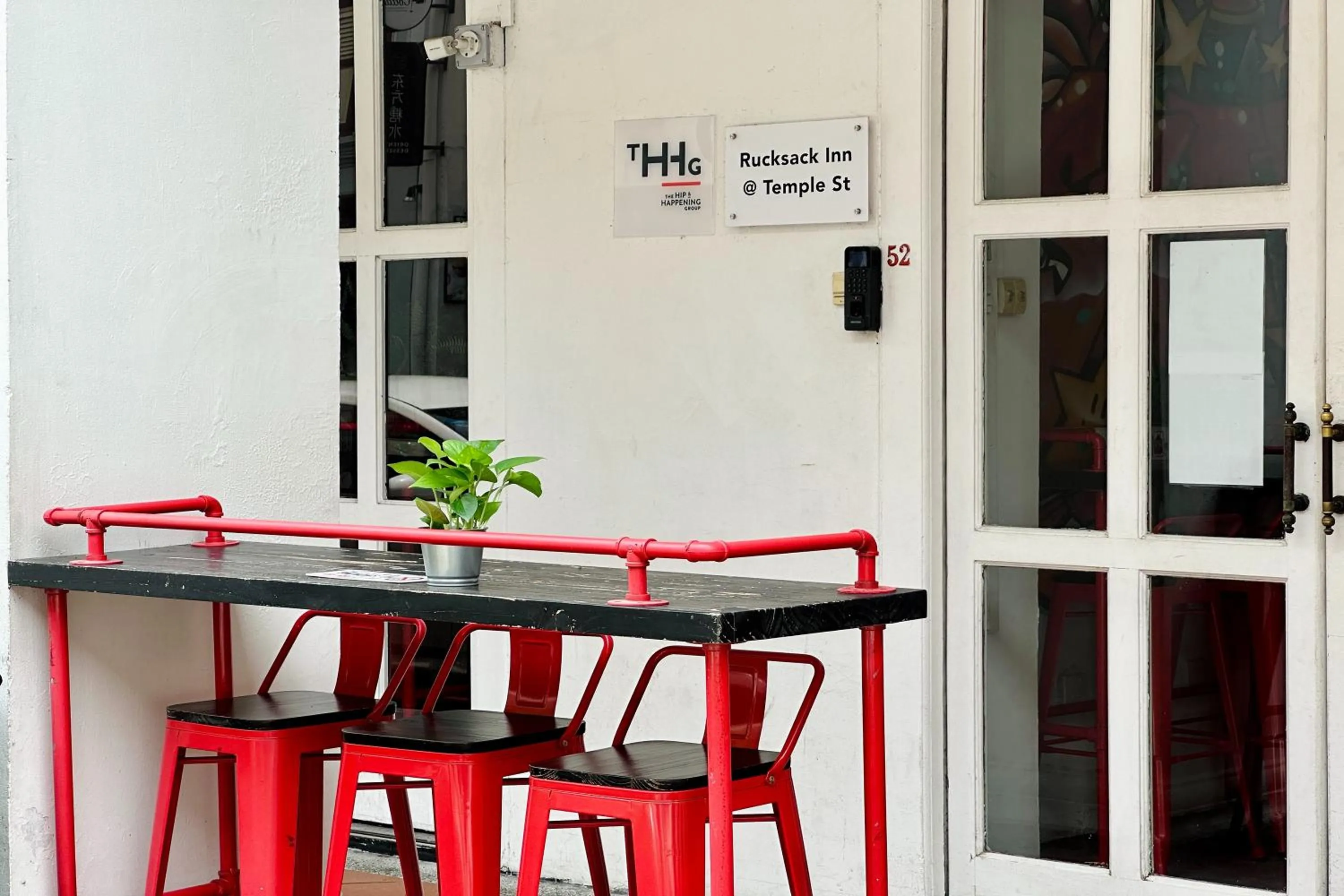 Property building in Rucksack Inn Temple Street