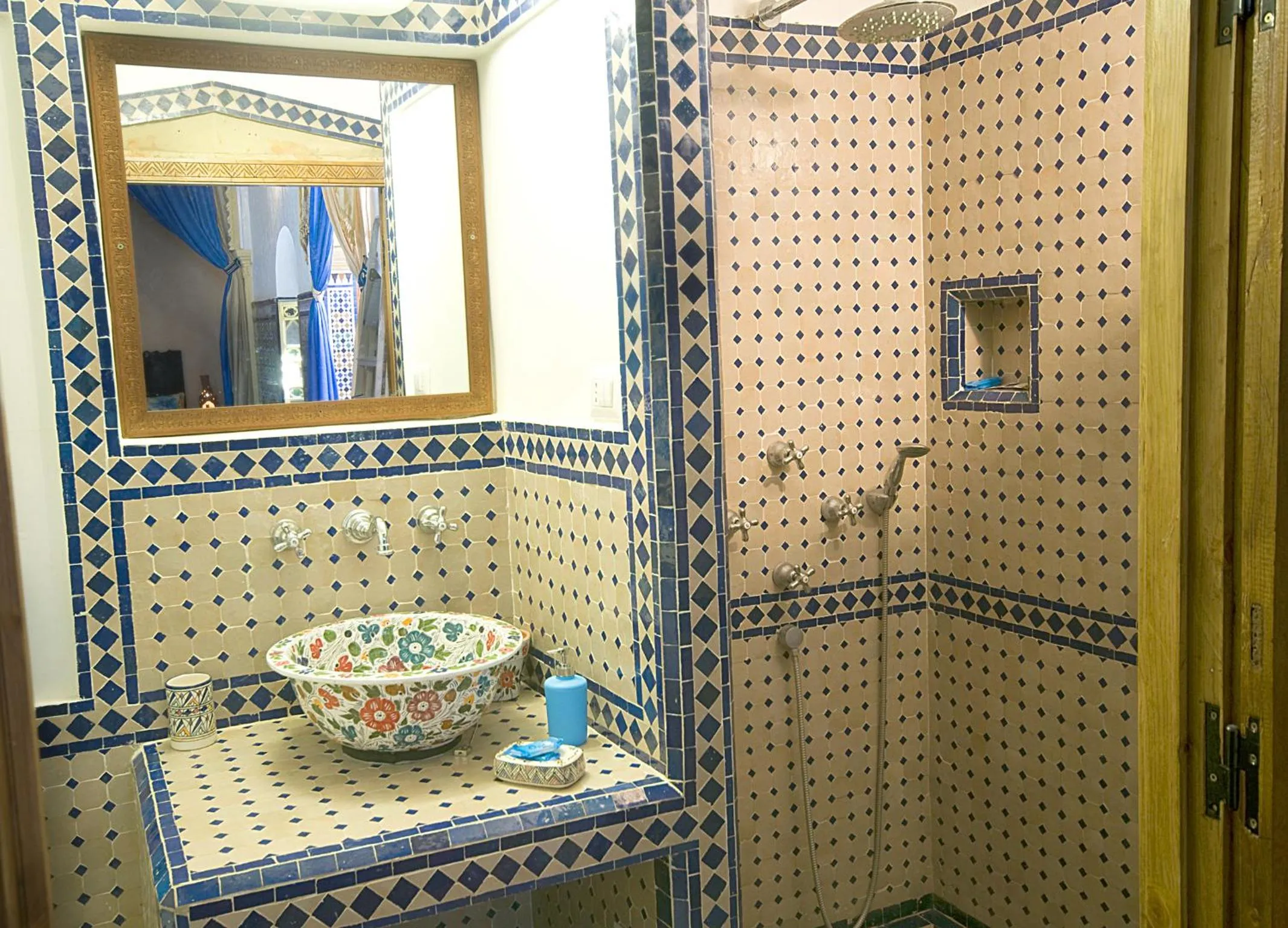 Shower in Riad Dar Jabador