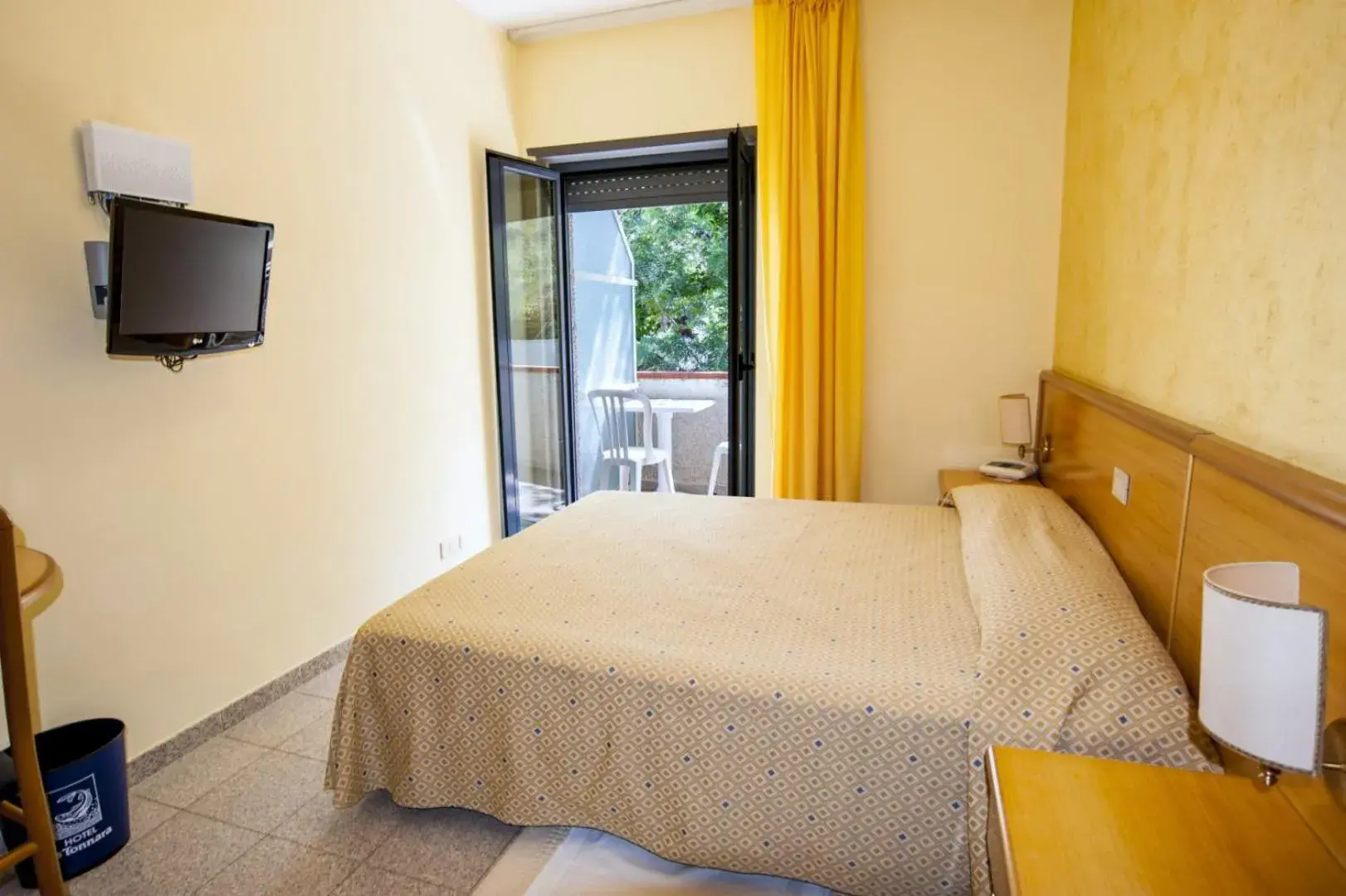 Economy Double Room in Hotel La Tonnara Economy Double Room in Hotel La Tonnara