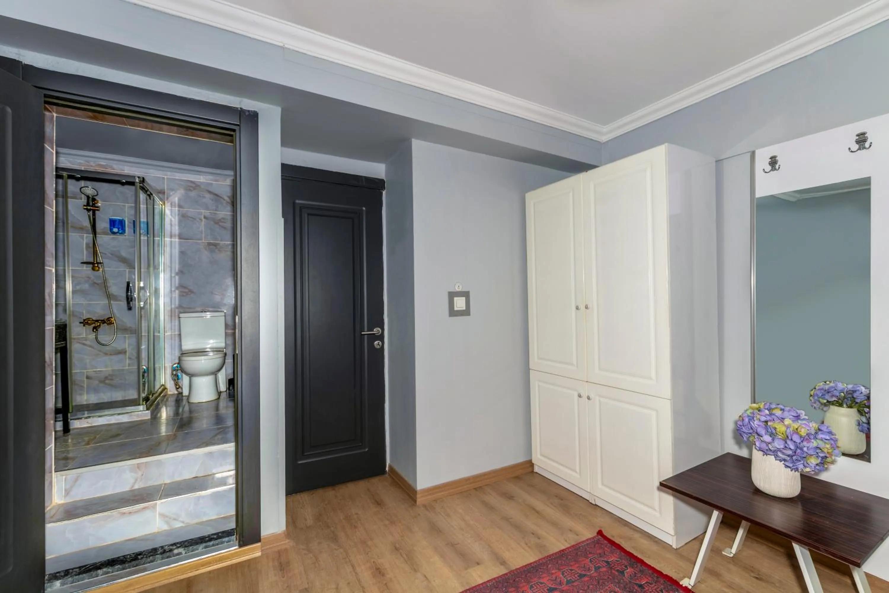 wardrobe in Lavanta Hotel