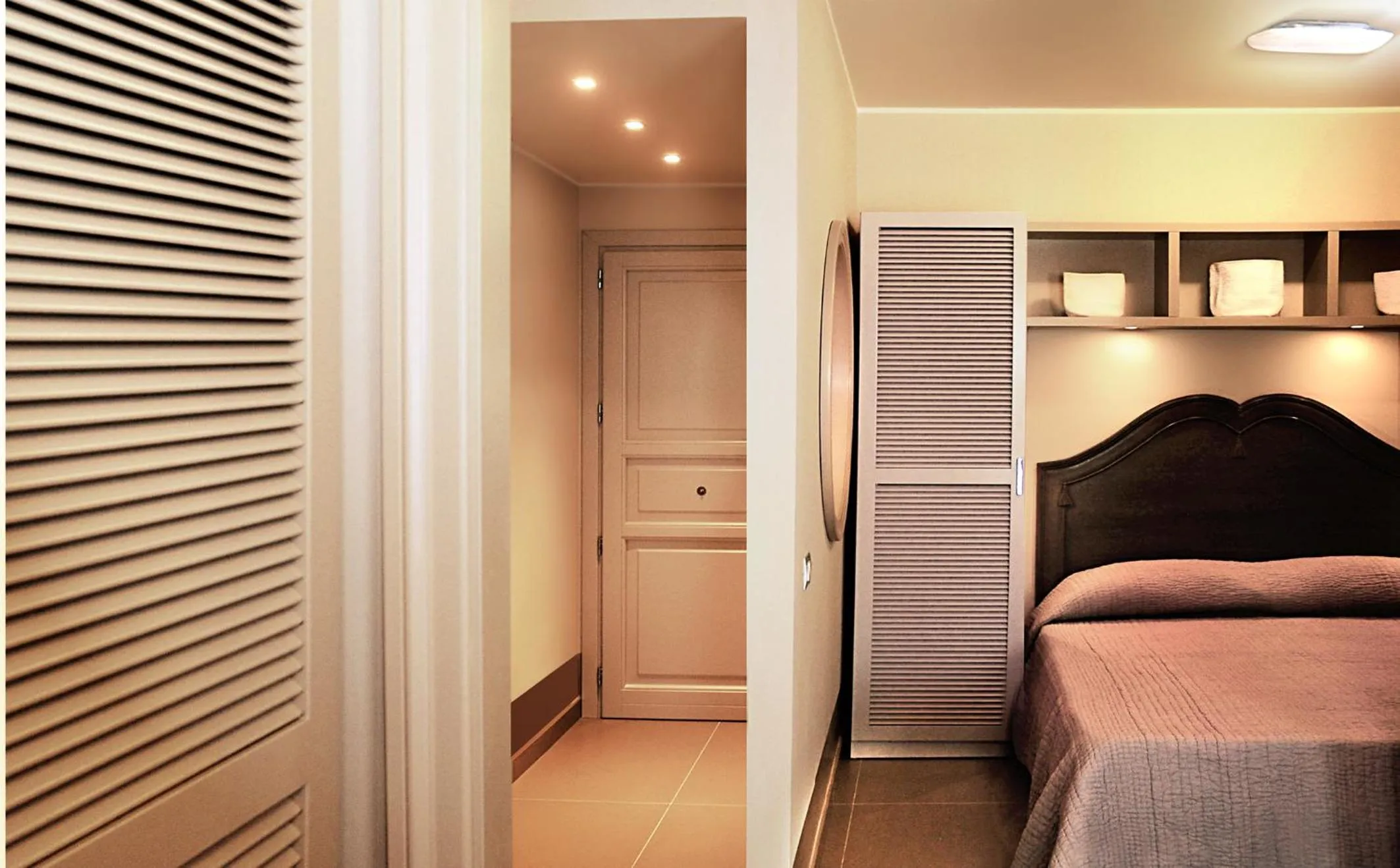 Decorative detail, Bed in Cala del Porto Residence