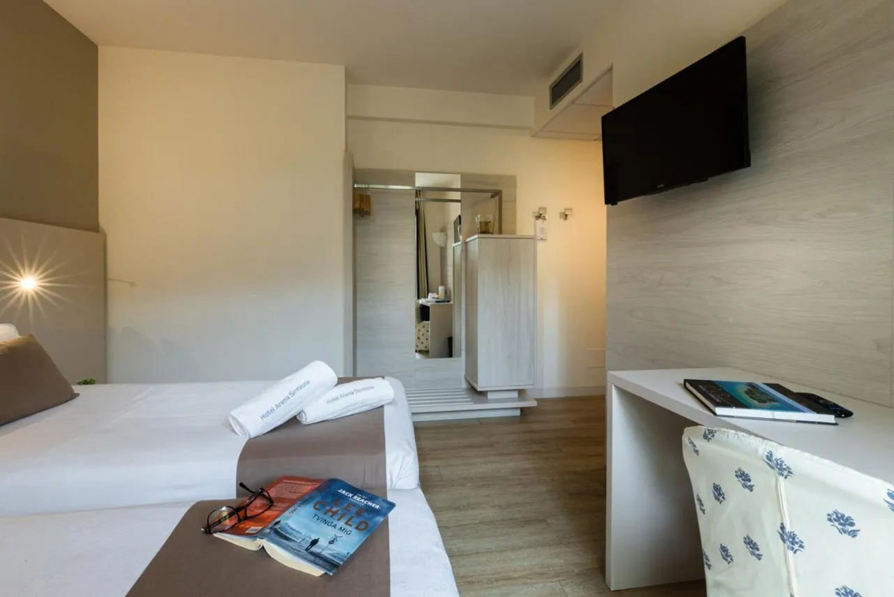 Photo of the whole room, Bed in Hotel Arena