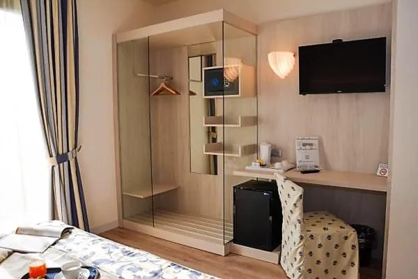 Photo of the whole room, Bed in Hotel Arena