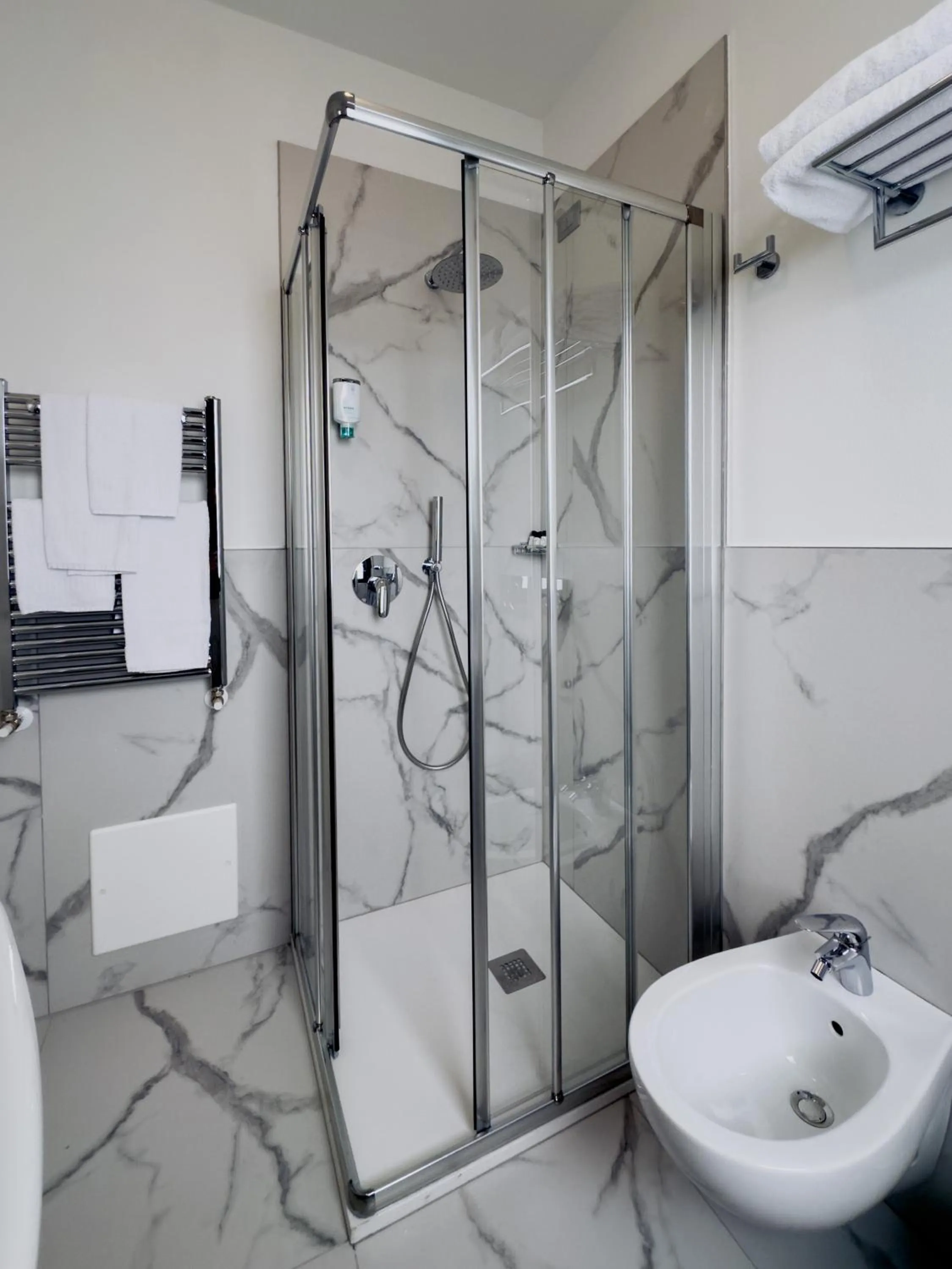 Shower in Hotel Arena