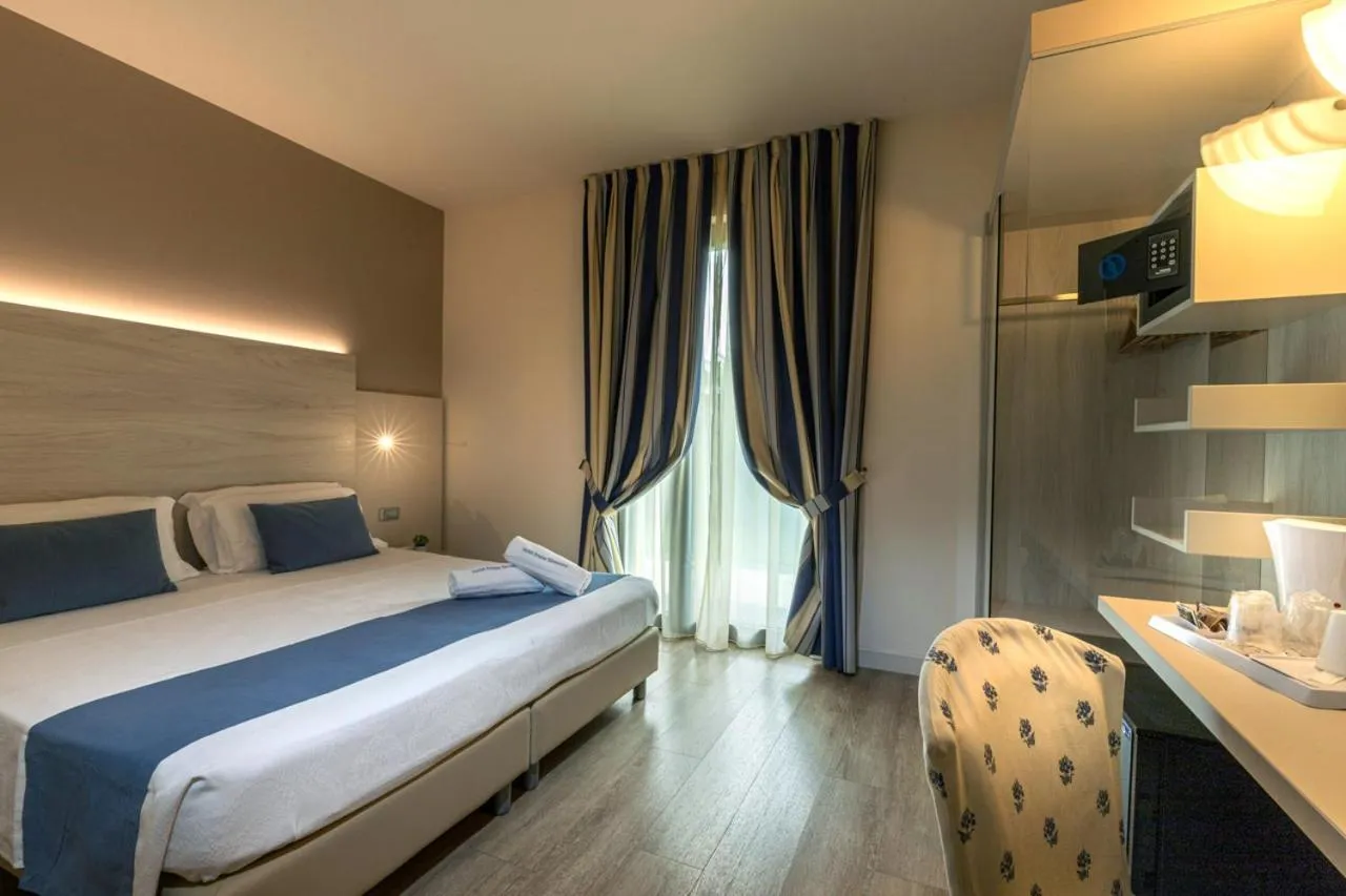 Photo of the whole room, Bed in Hotel Arena