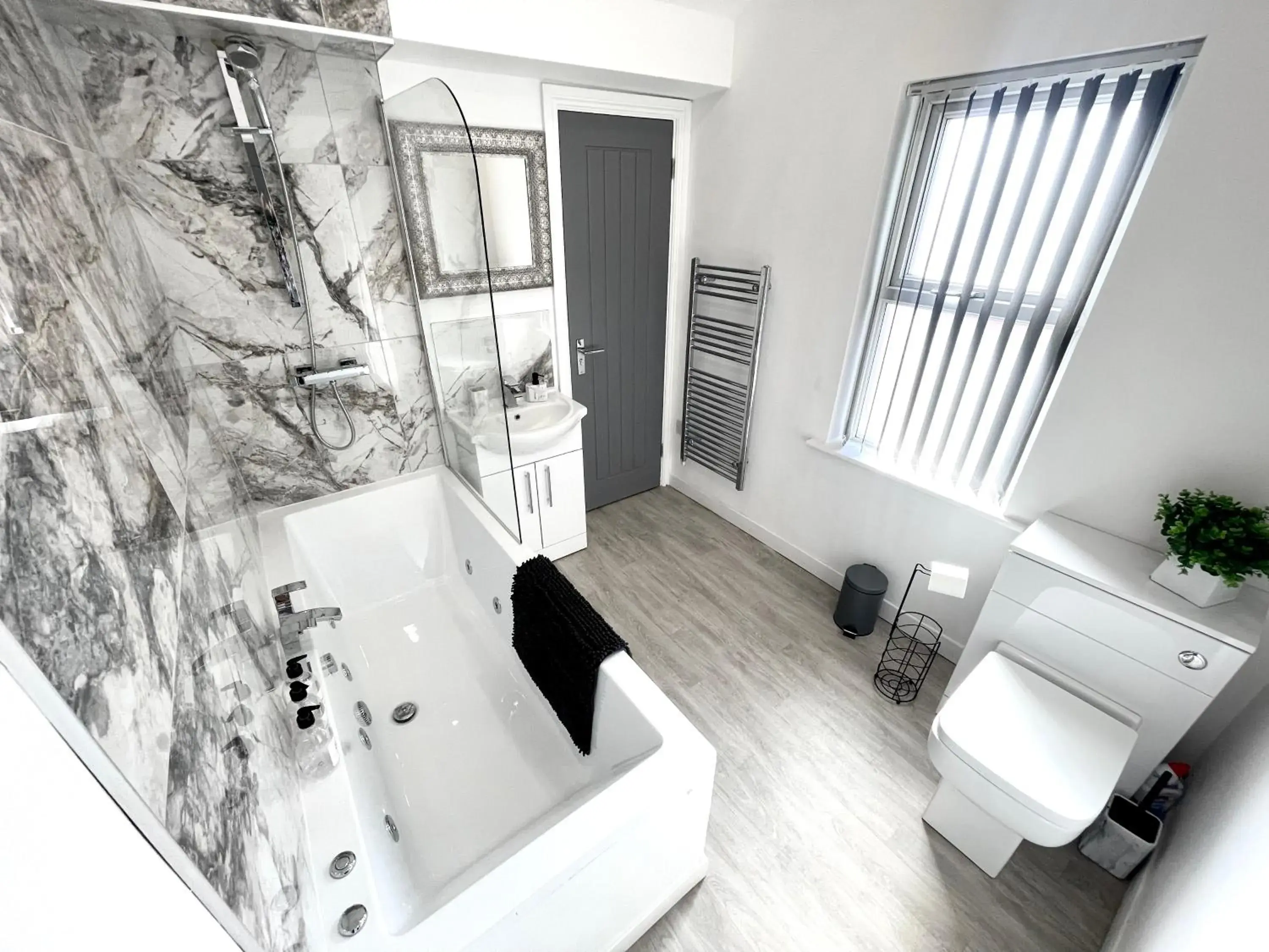 superior suite with spa bath in Osborne hot tub and jacuzzi suites superior suite with spa bath in Osborne hot tub and jacuzzi suites