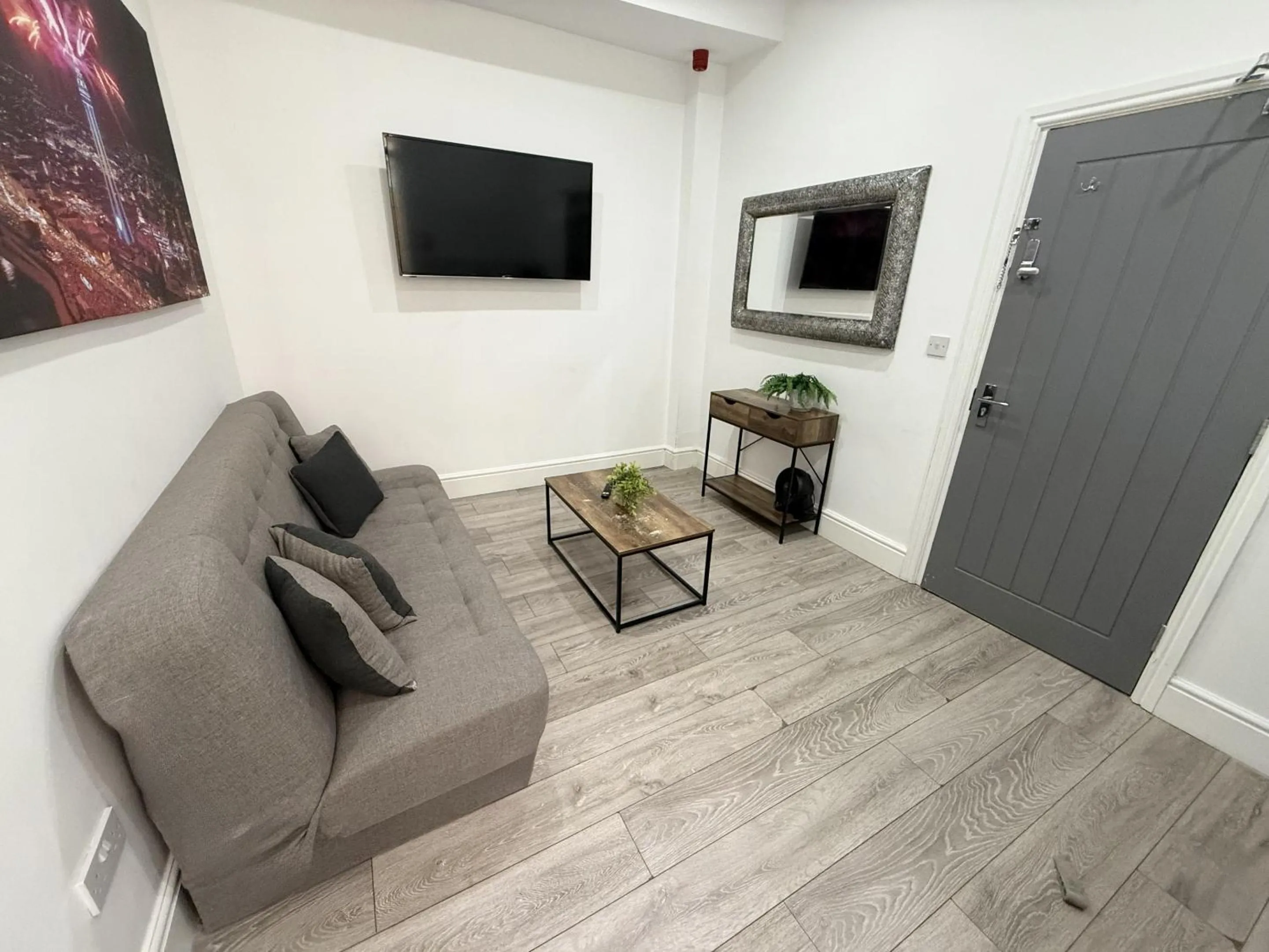 Living room in Osborne hot tub and jacuzzi suites