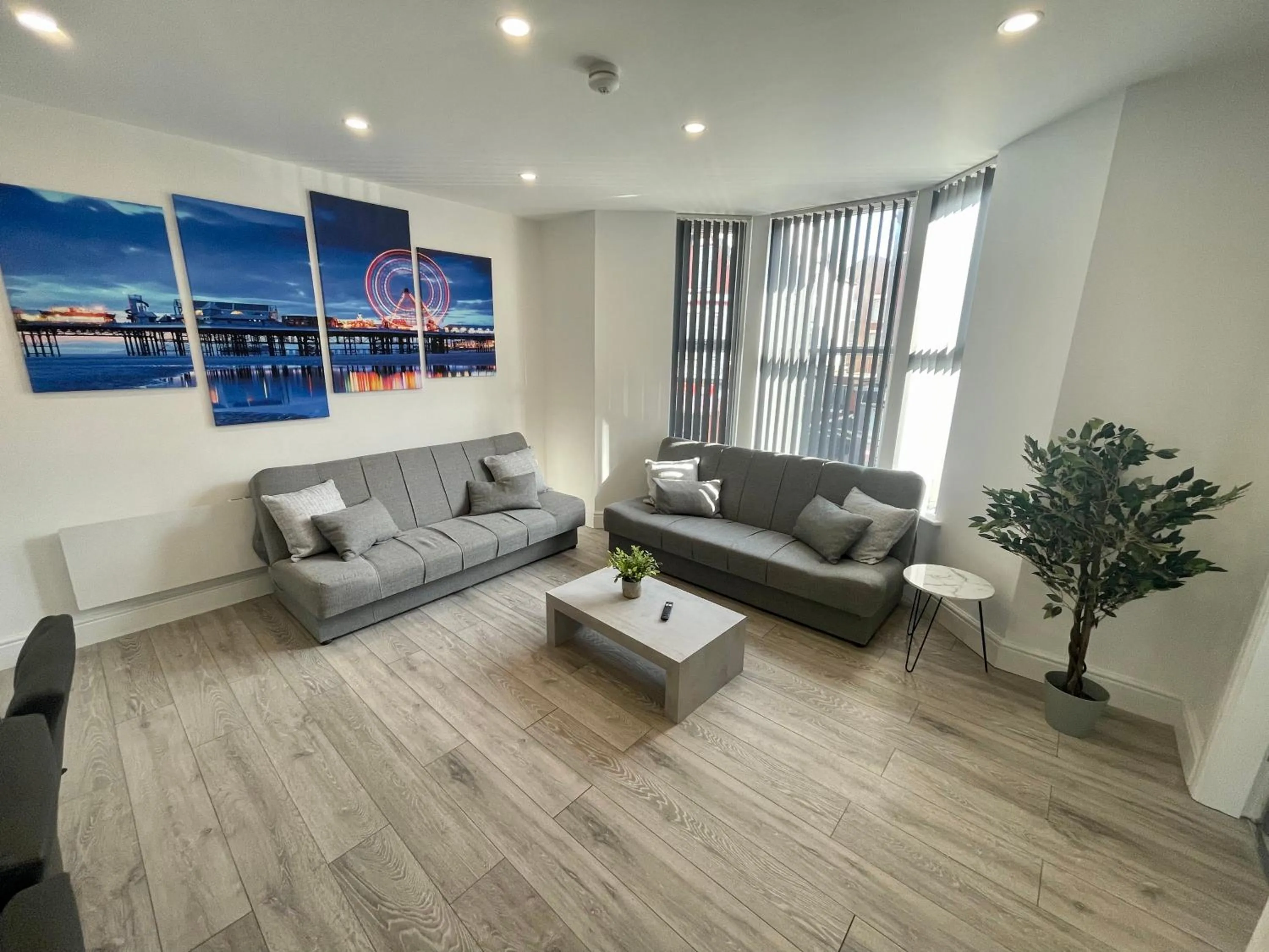 Living room in Osborne hot tub and jacuzzi suites