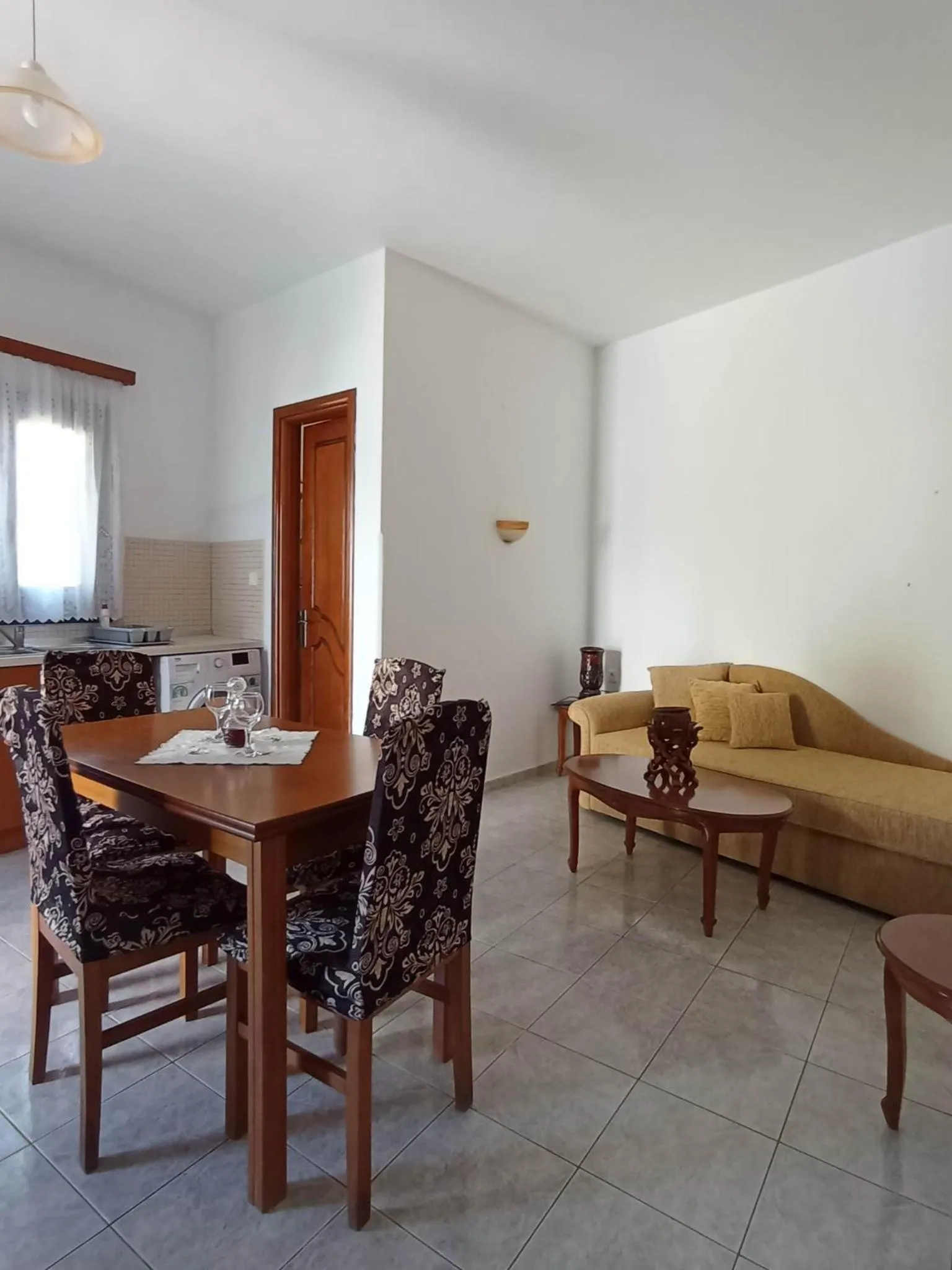 Dining area in Studio Poseidon