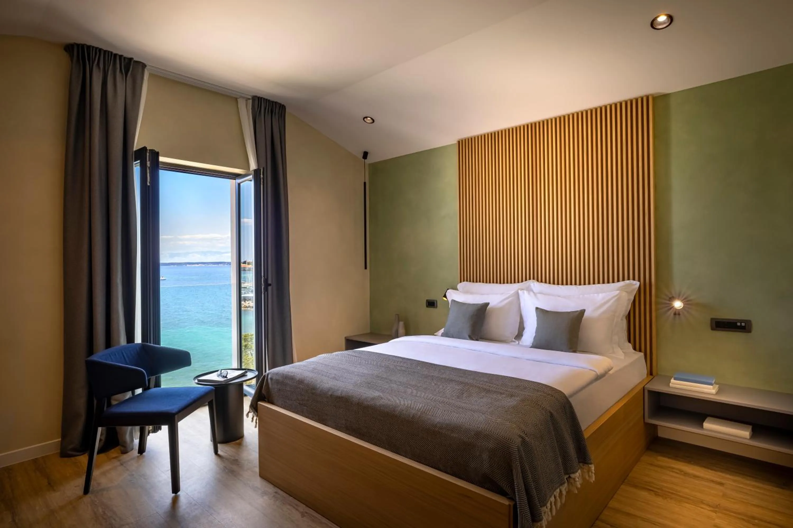 Photo of the whole room, Bed in DUNATOVI DVORI Heritage Hotel