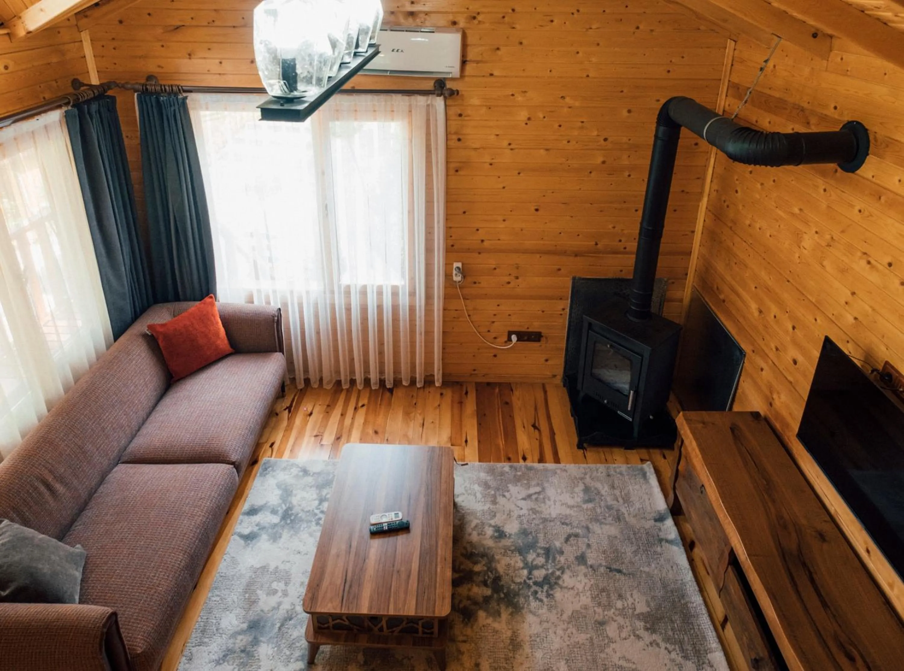 Communal lounge/ TV room in Sapanca Casamia Suit