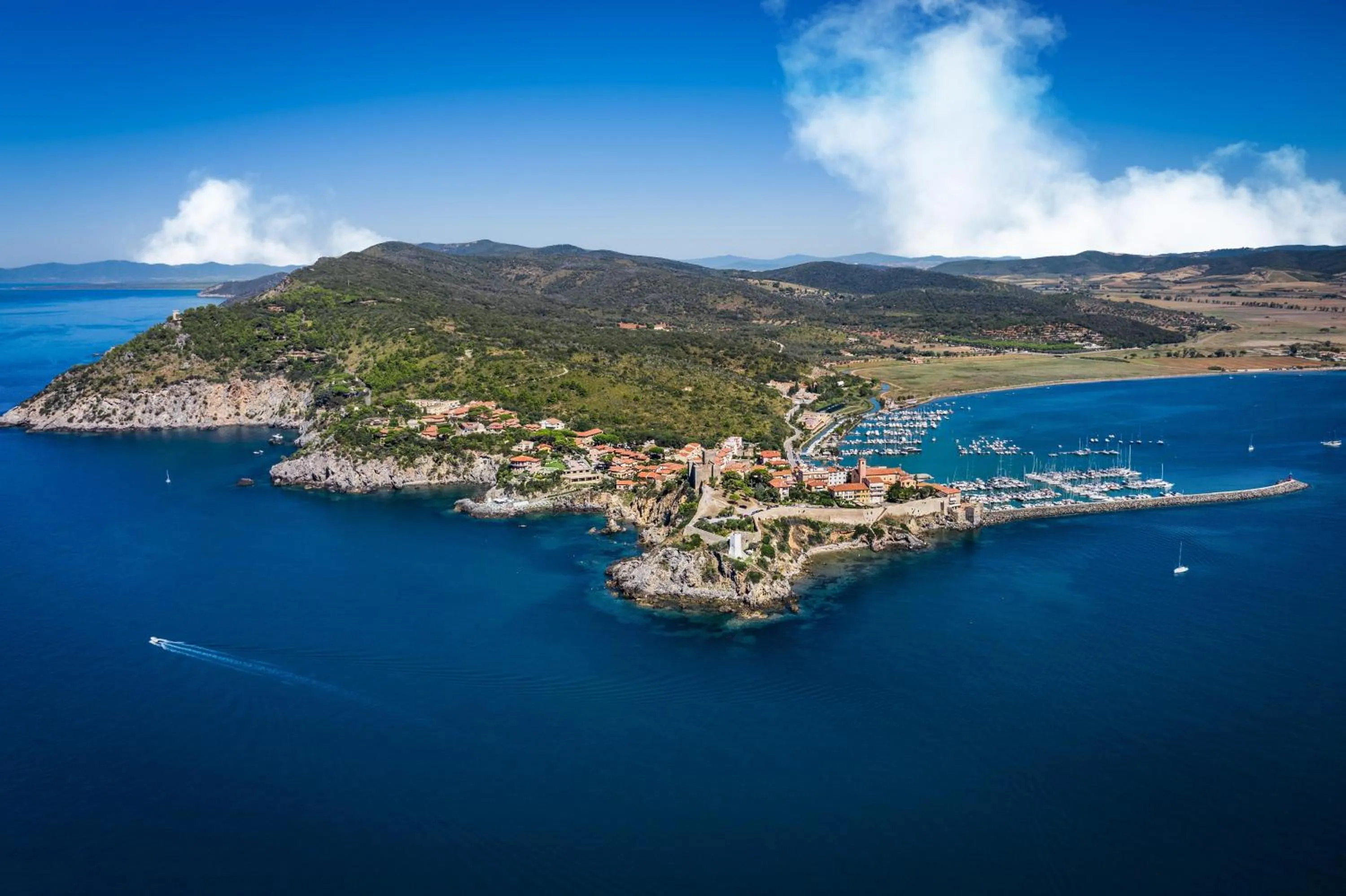 Property building in Hotel Il Telamonio