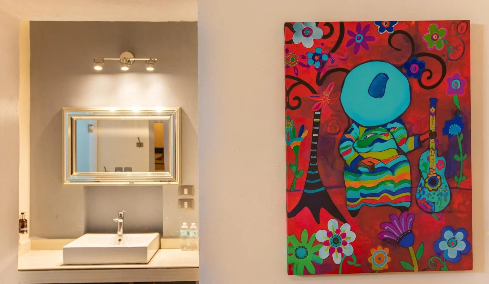 Decorative detail in ACQUA IN BOCCA