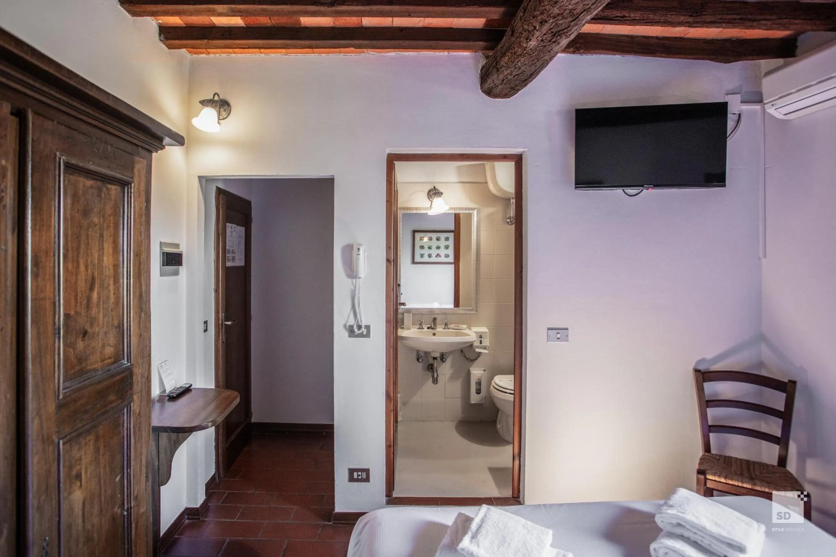 Bathroom, Bed in Tenuta Il Burchio
