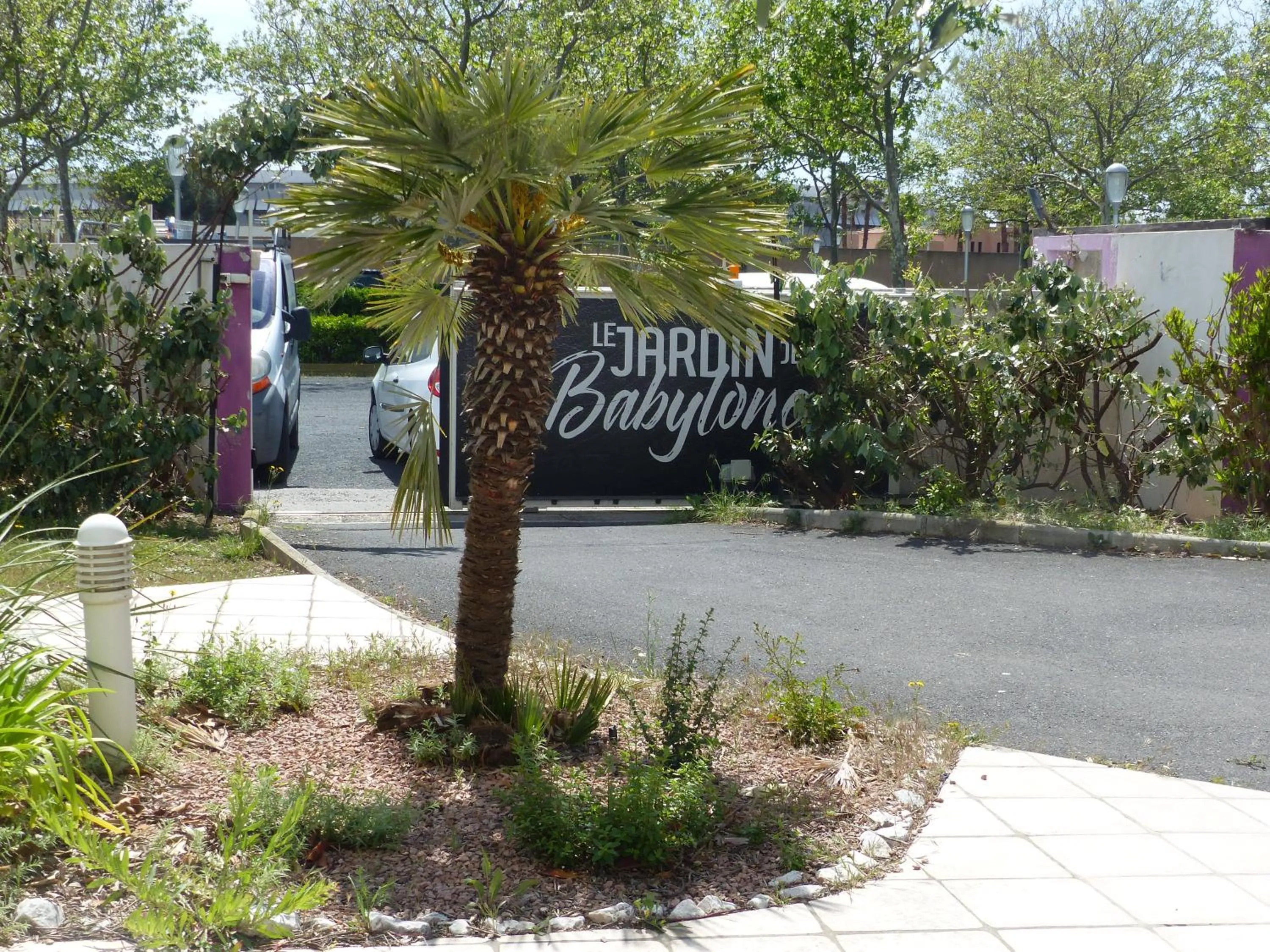 Facade/entrance in Le Jardin de Babylone Résidence Festive & Naturiste "réservé aux couples uniquement"