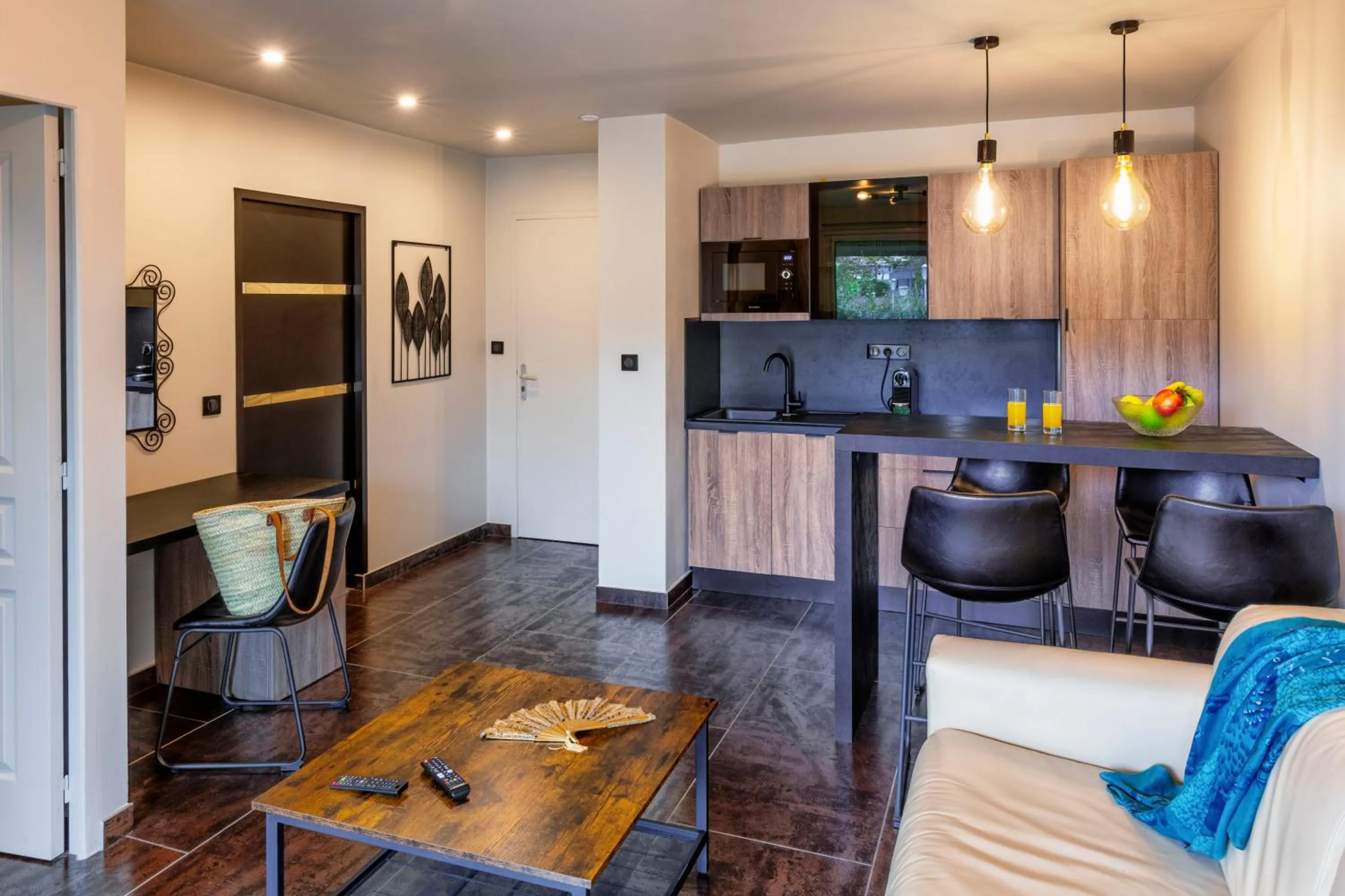 Kitchen or kitchenette in Le Jardin de Babylone Résidence Festive & Naturiste "réservé aux couples uniquement"