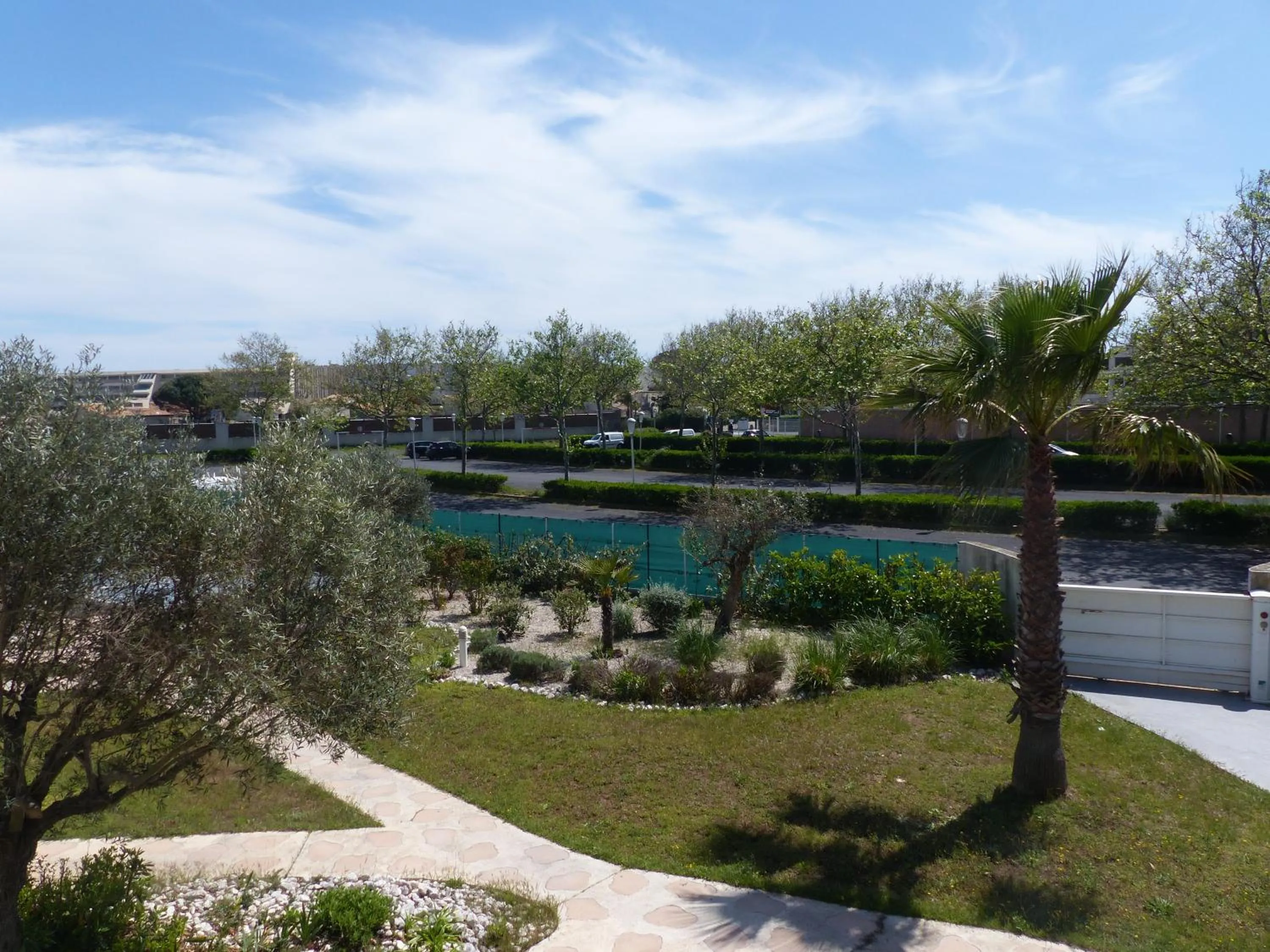 Parking in Le Jardin de Babylone Résidence Festive & Naturiste "réservé aux couples uniquement"