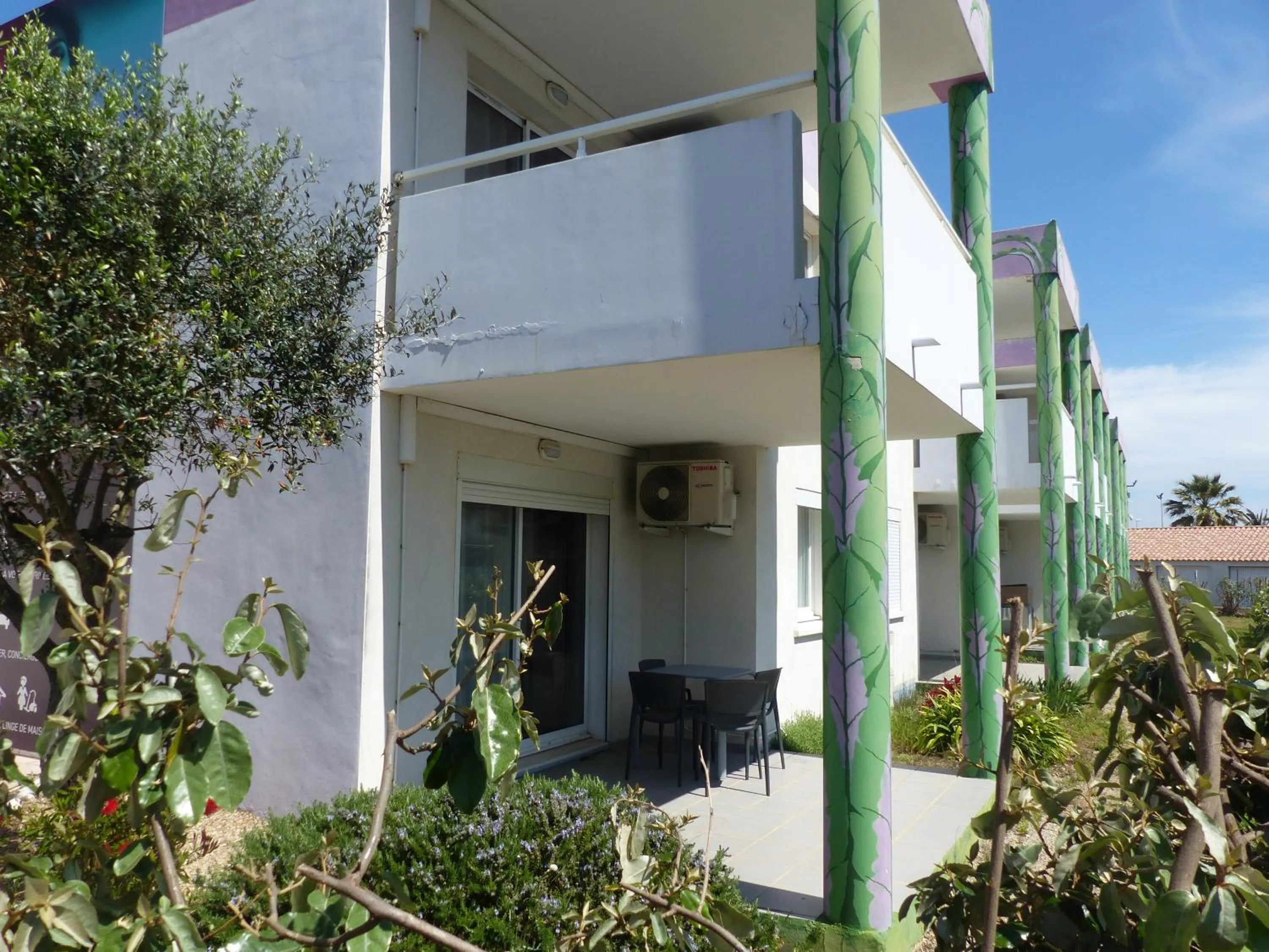 Property building in Le Jardin de Babylone Résidence Festive & Naturiste "réservé aux couples uniquement"