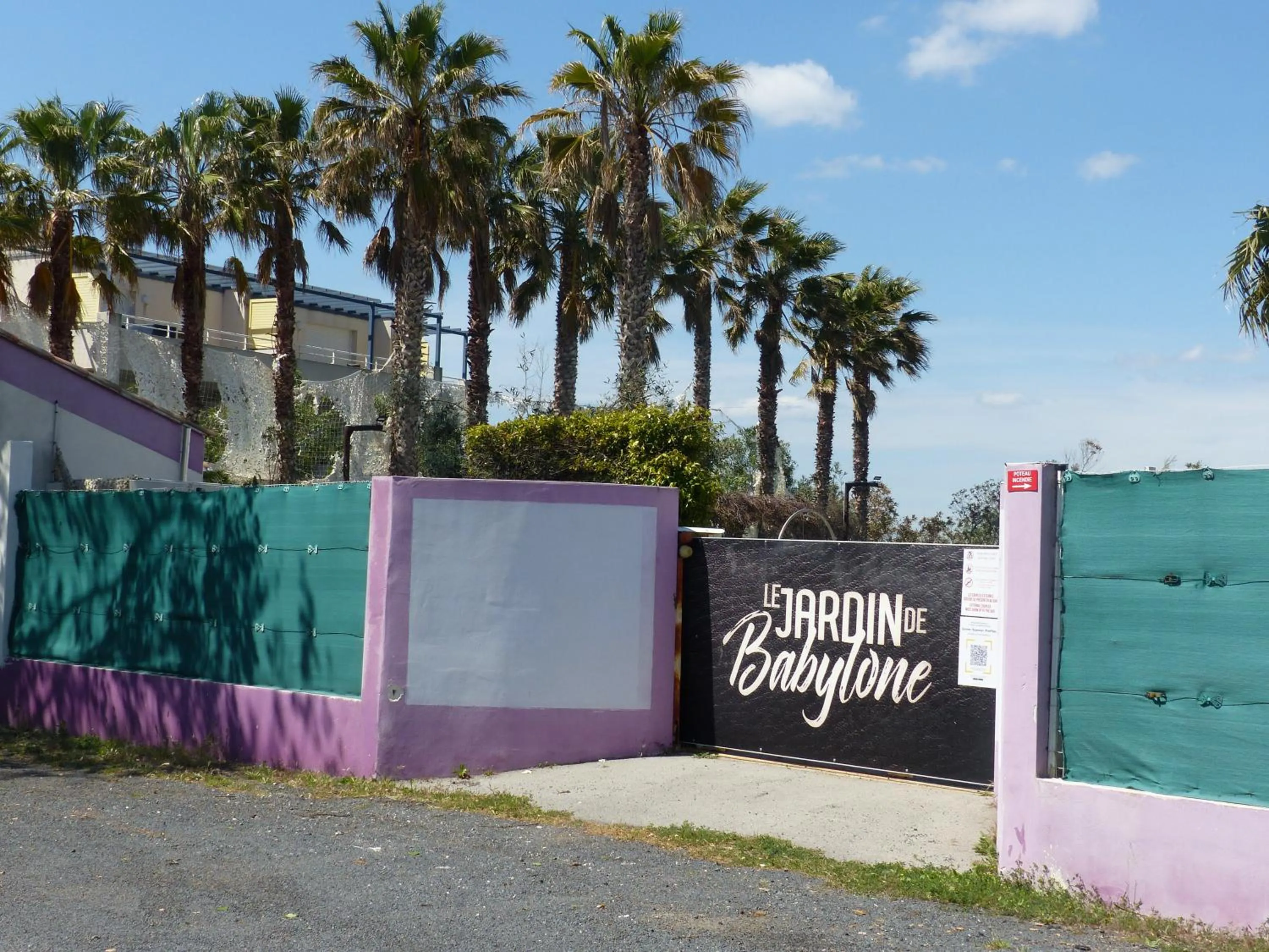 Property logo or sign in Le Jardin de Babylone Résidence Festive & Naturiste "réservé aux couples uniquement"