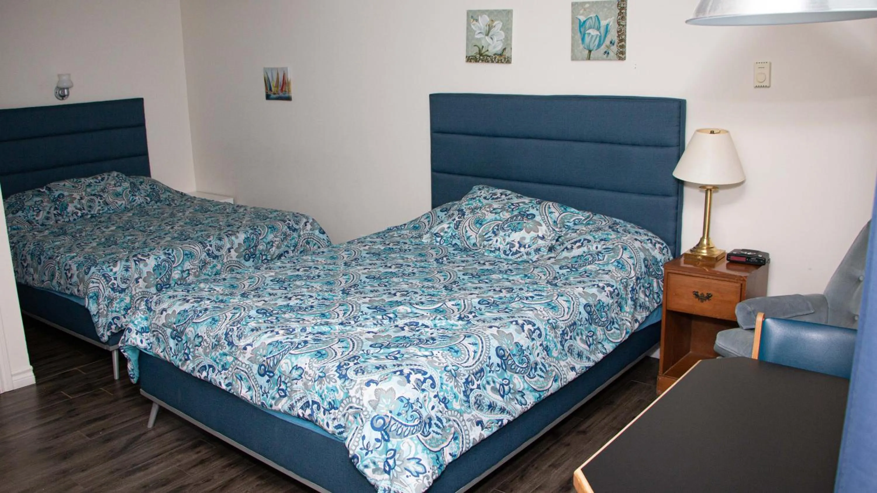 Bed in Motel de la mer