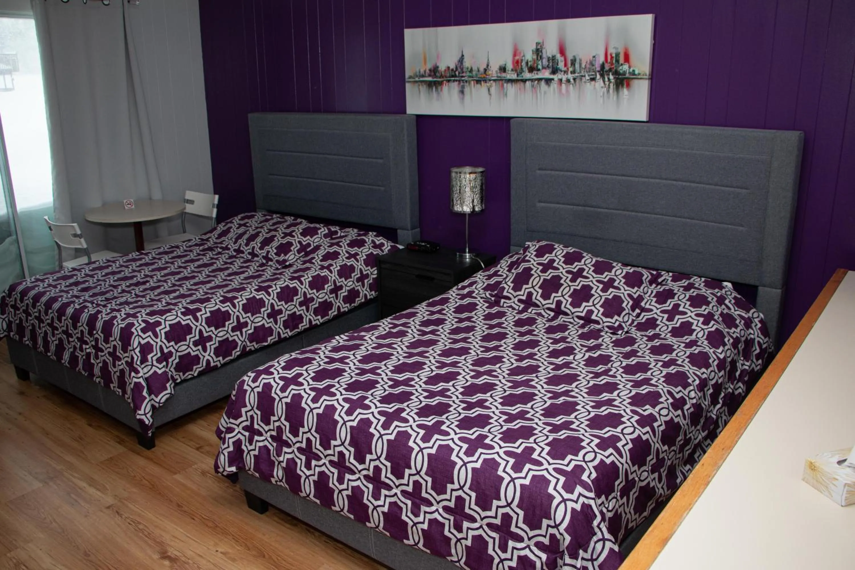 Photo of the whole room, Bed in Motel de la mer