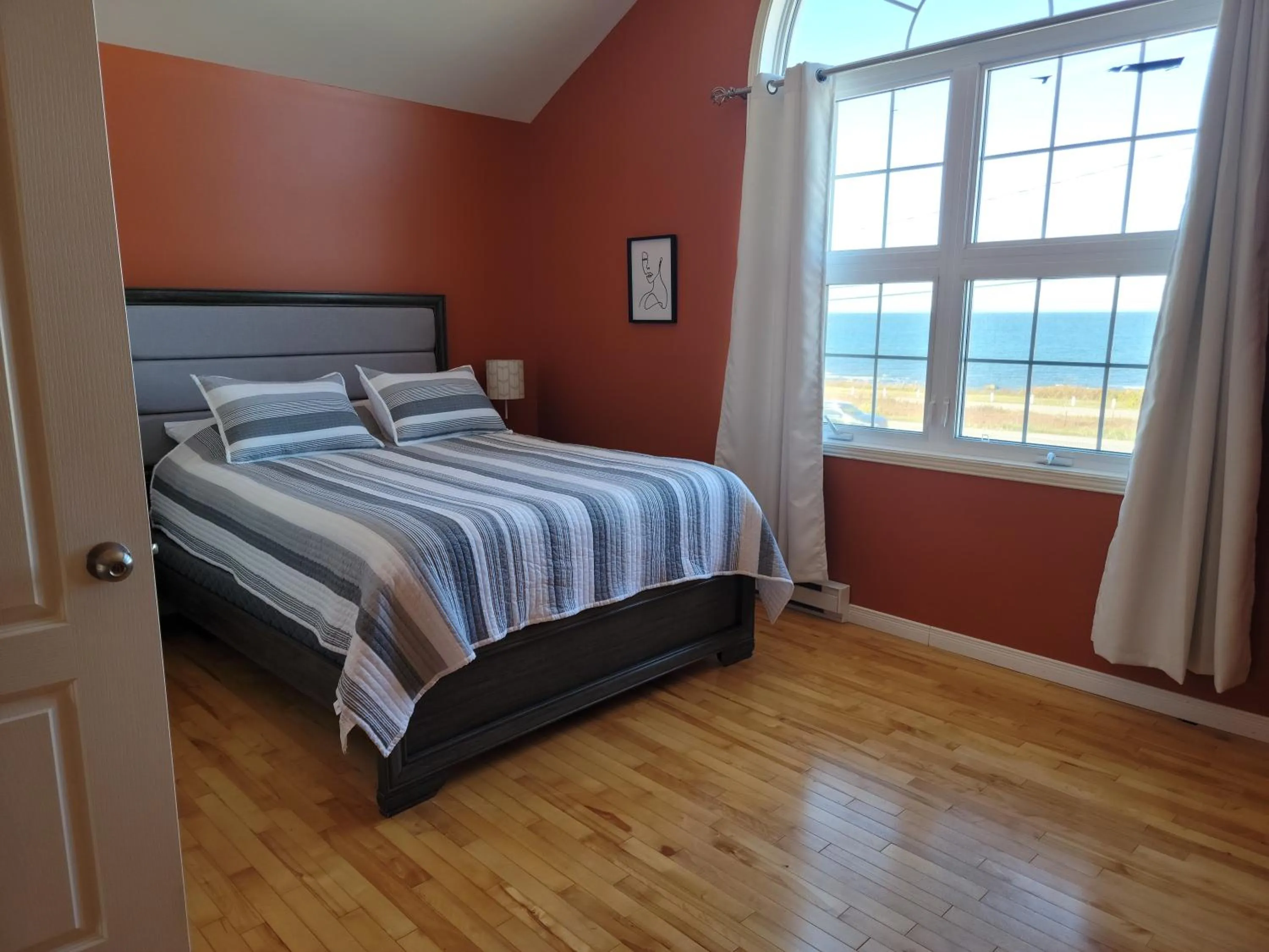 Photo of the whole room, Bed in Motel de la mer