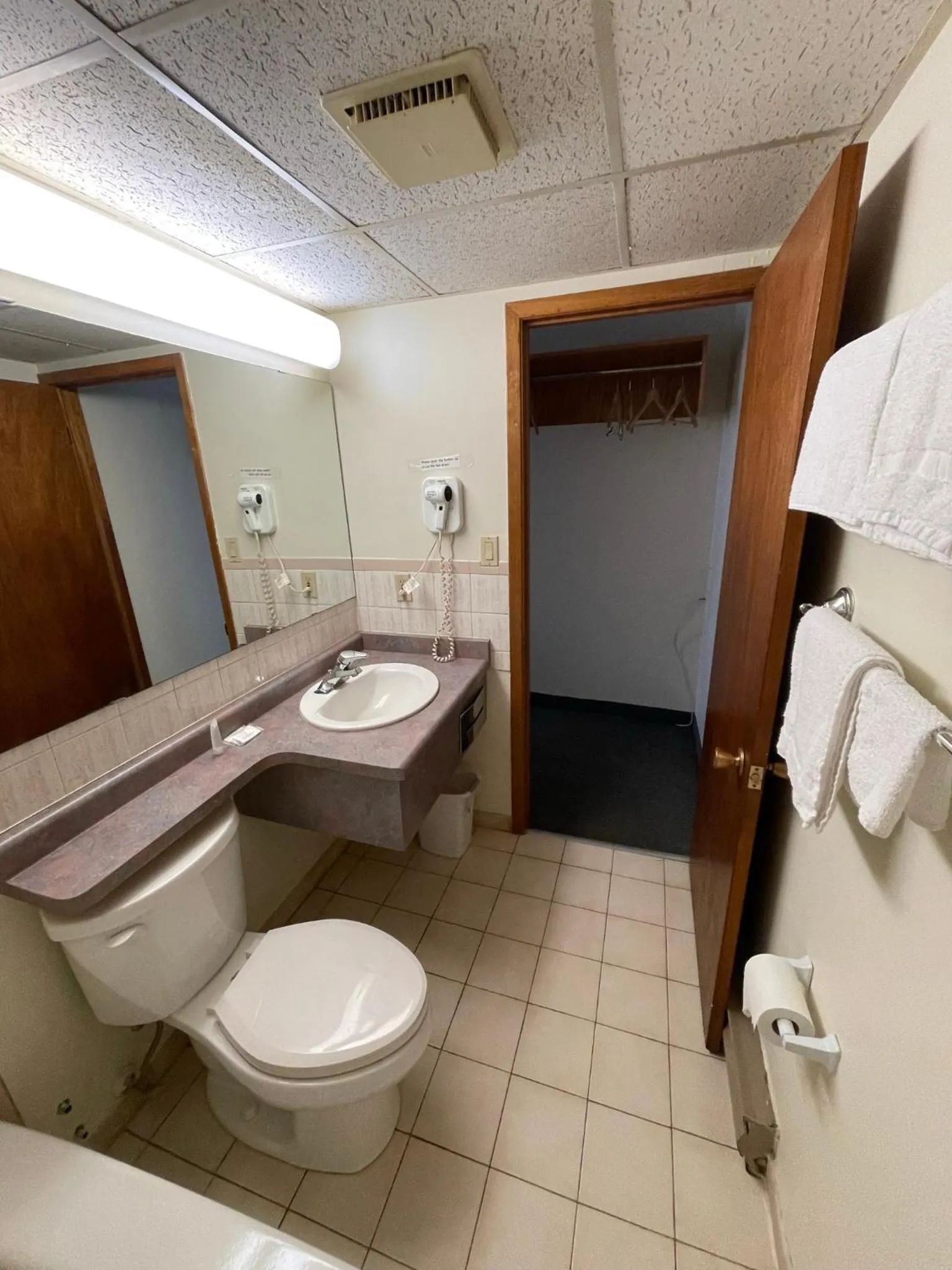 Heritage Inn & Suites