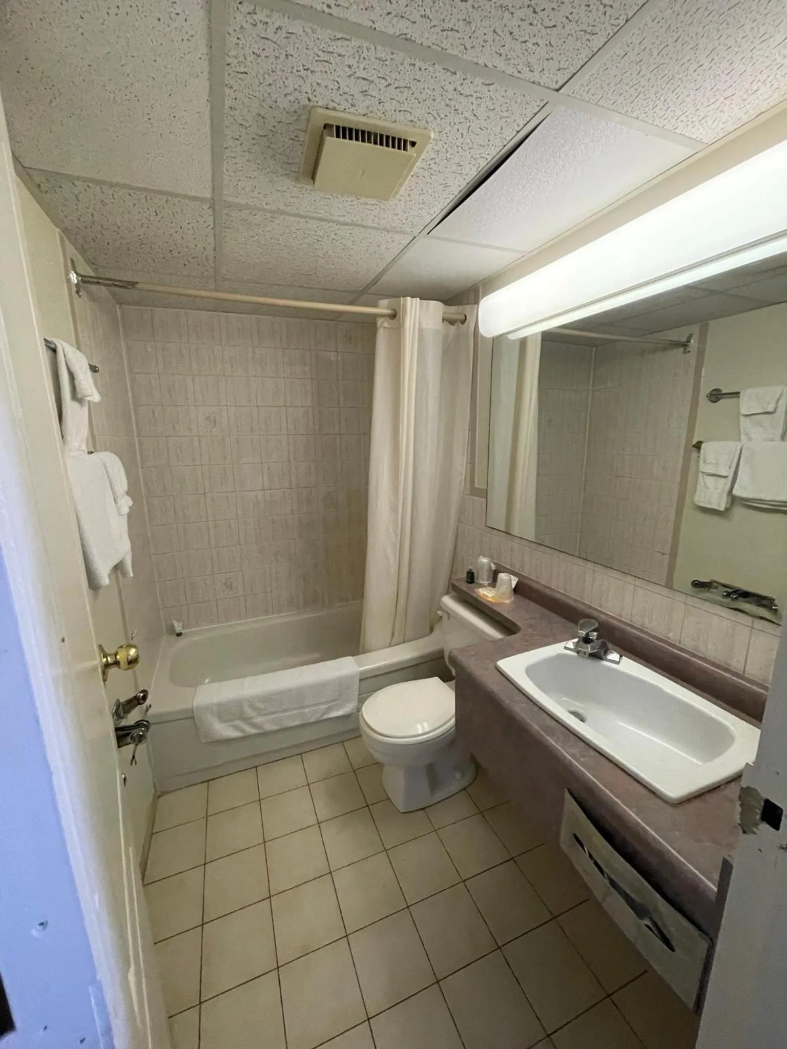 Heritage Inn & Suites