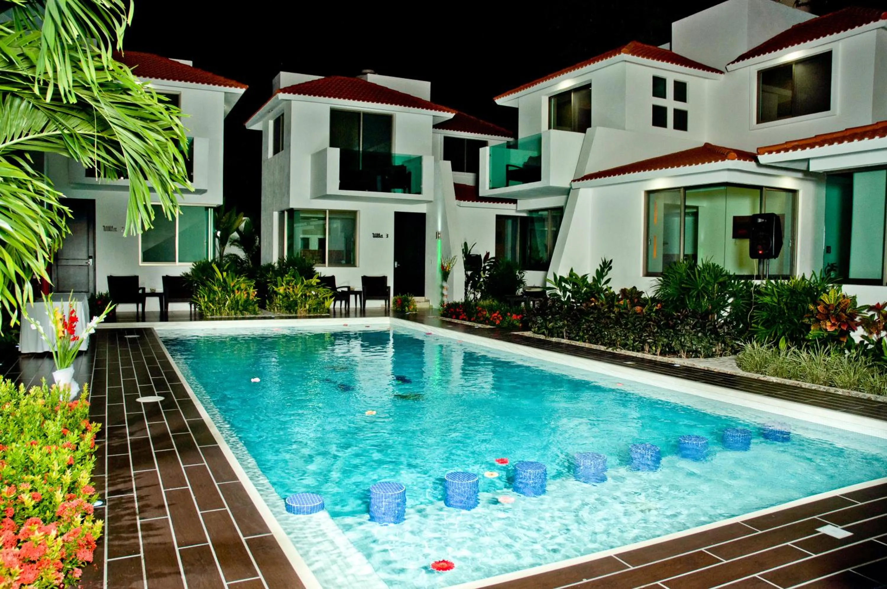 Night in Villas Maria Isabel