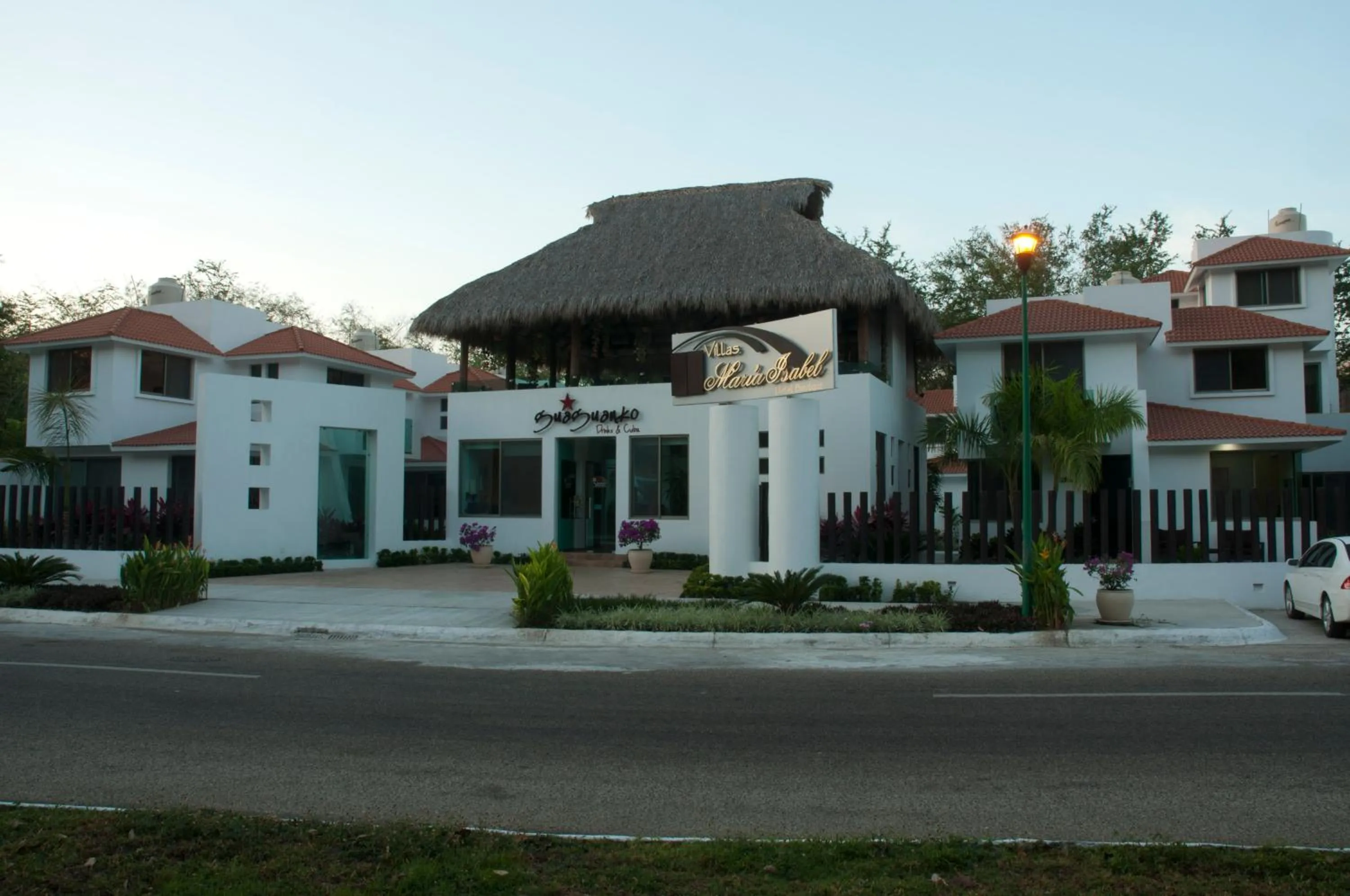Facade/entrance in Villas Maria Isabel