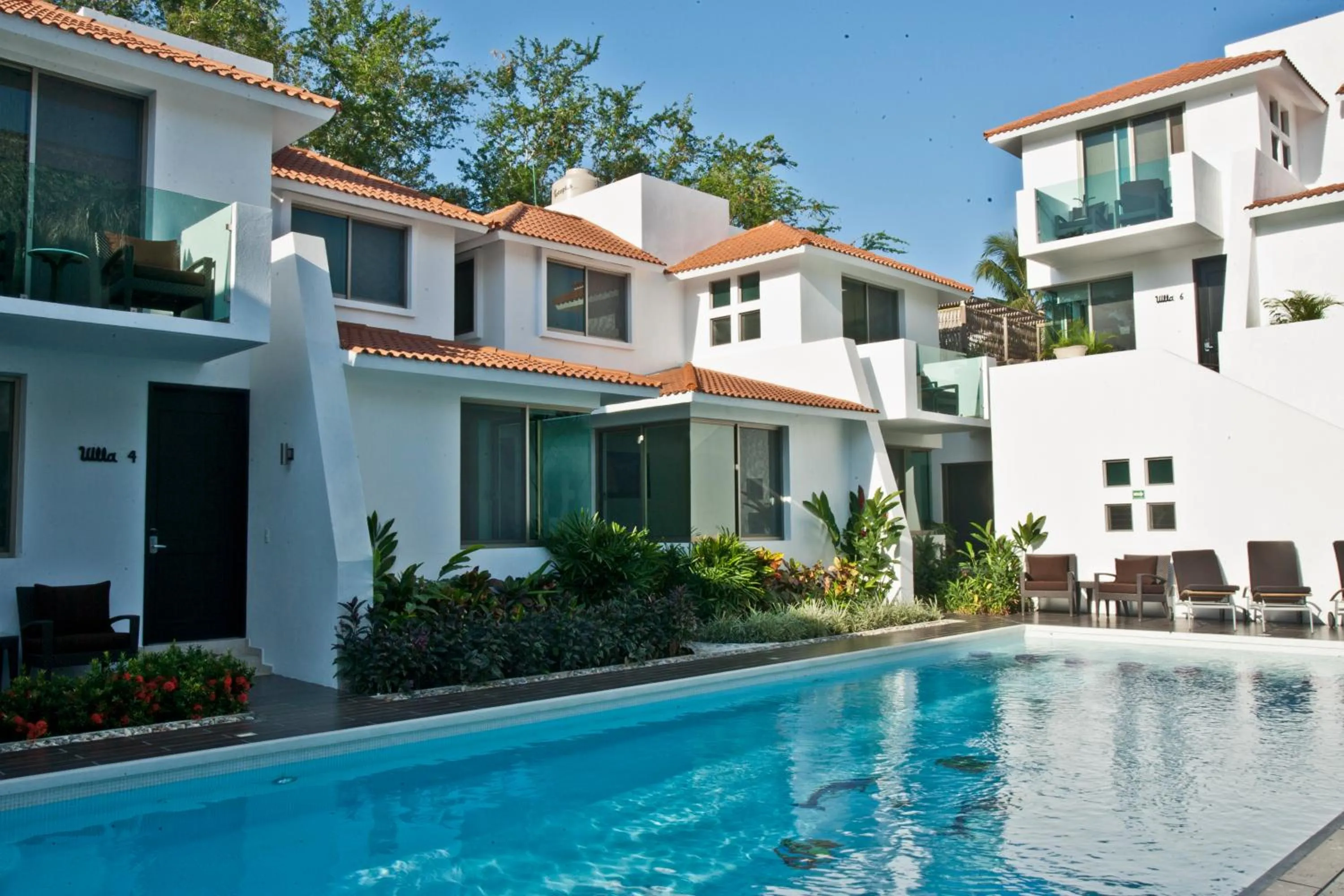Swimming pool in Villas Maria Isabel