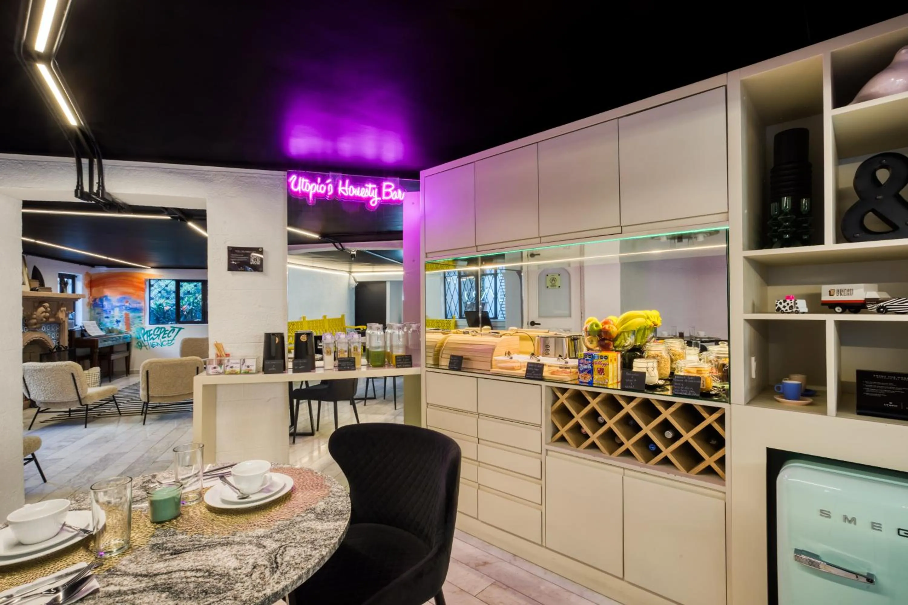 Lounge or bar in UTOPIC Campos Elíseos by ULIV