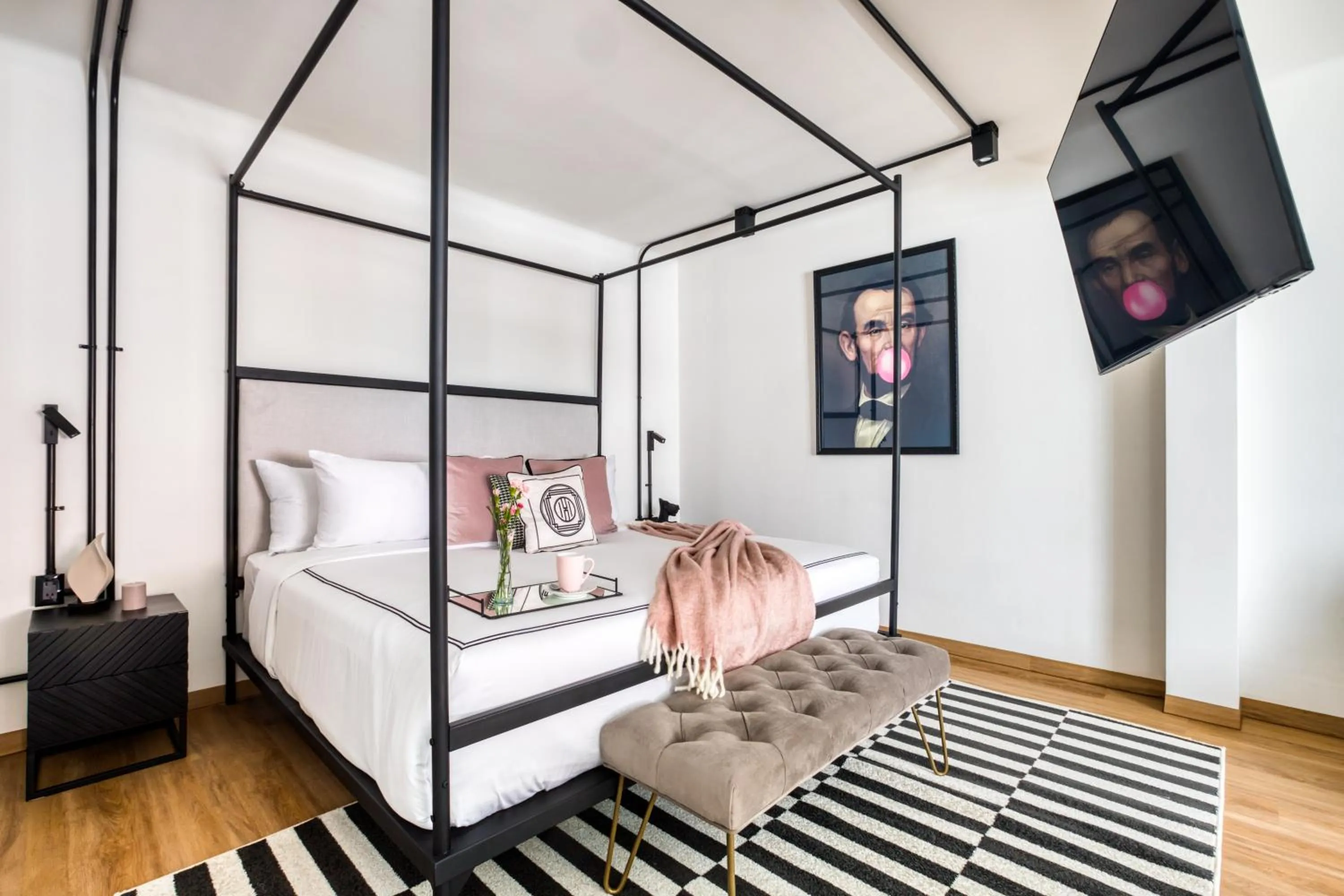 Bed in UTOPIC Campos Elíseos by ULIV