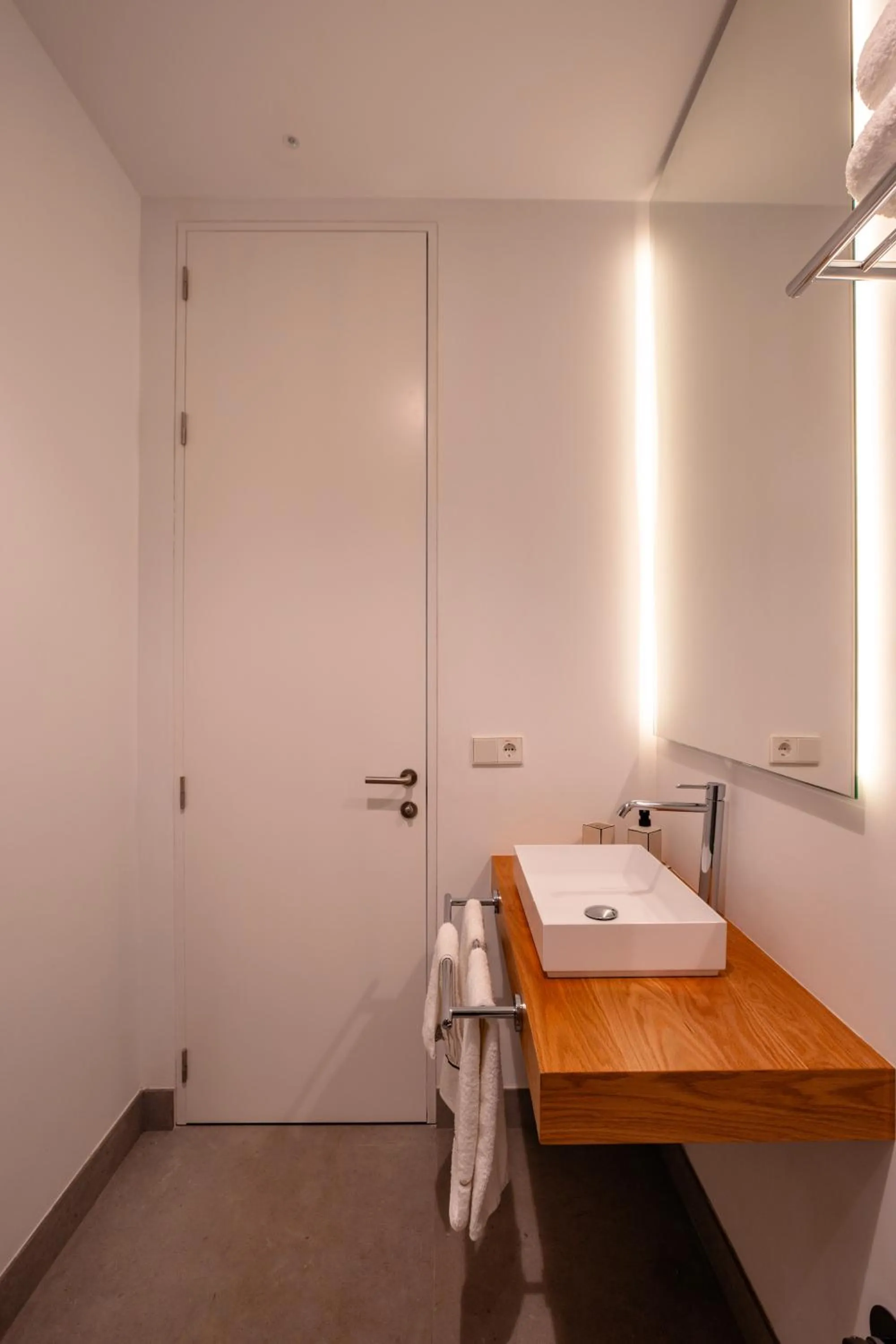 Bathroom in The Park Suites by IRES LAR