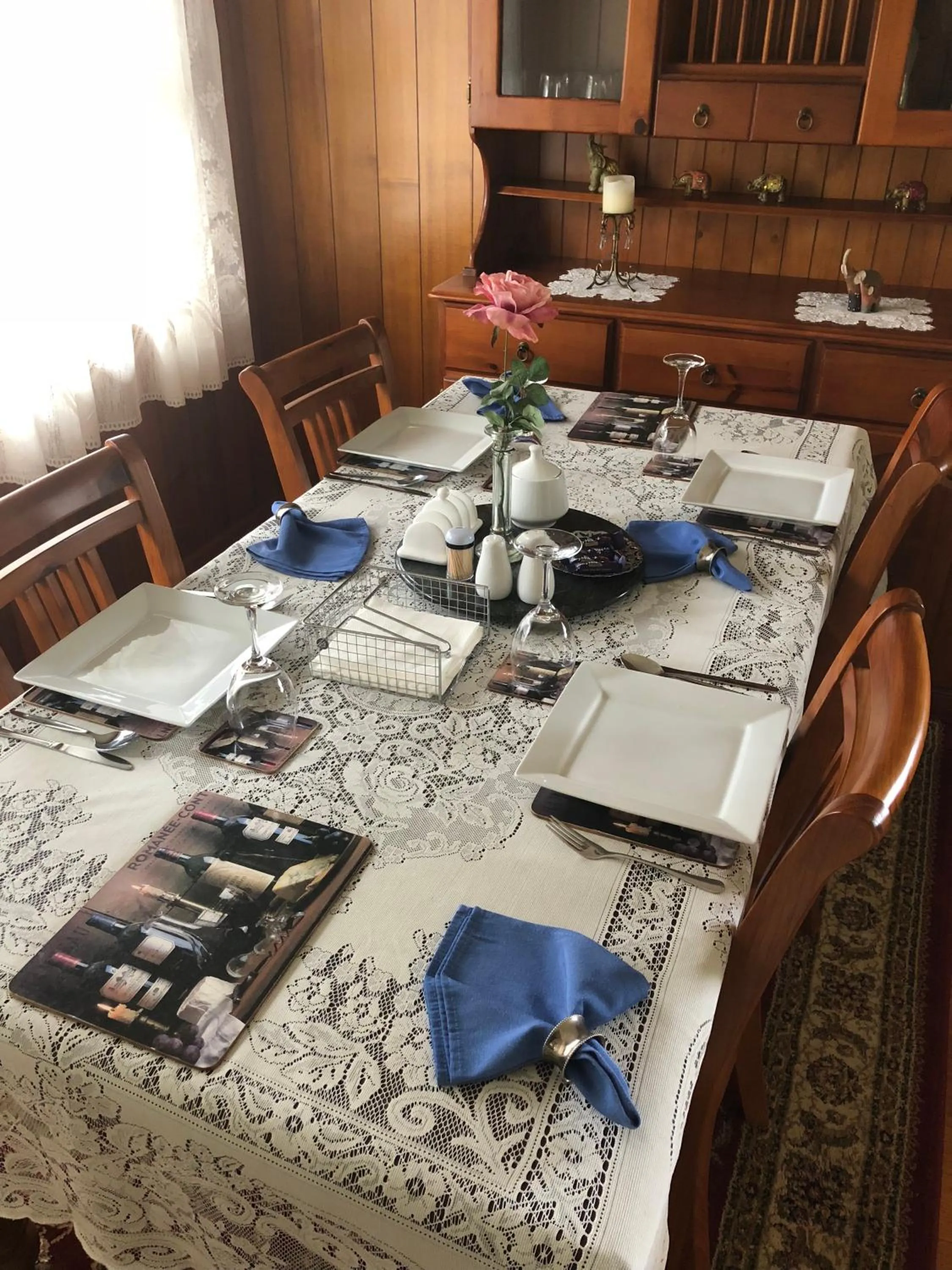 Dining area in Admurraya House Bed & Breakfast