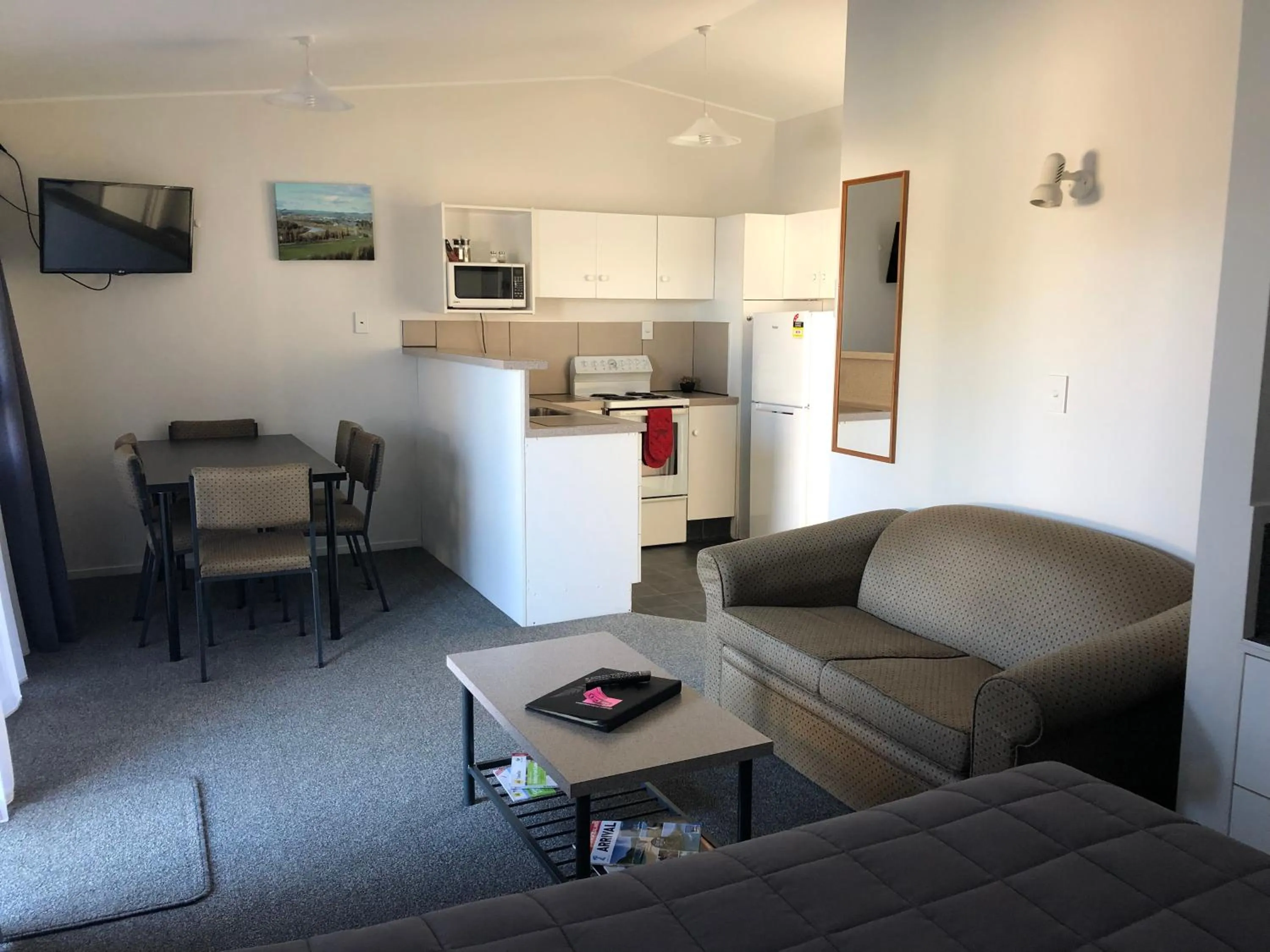 Thornton Lodge Motel