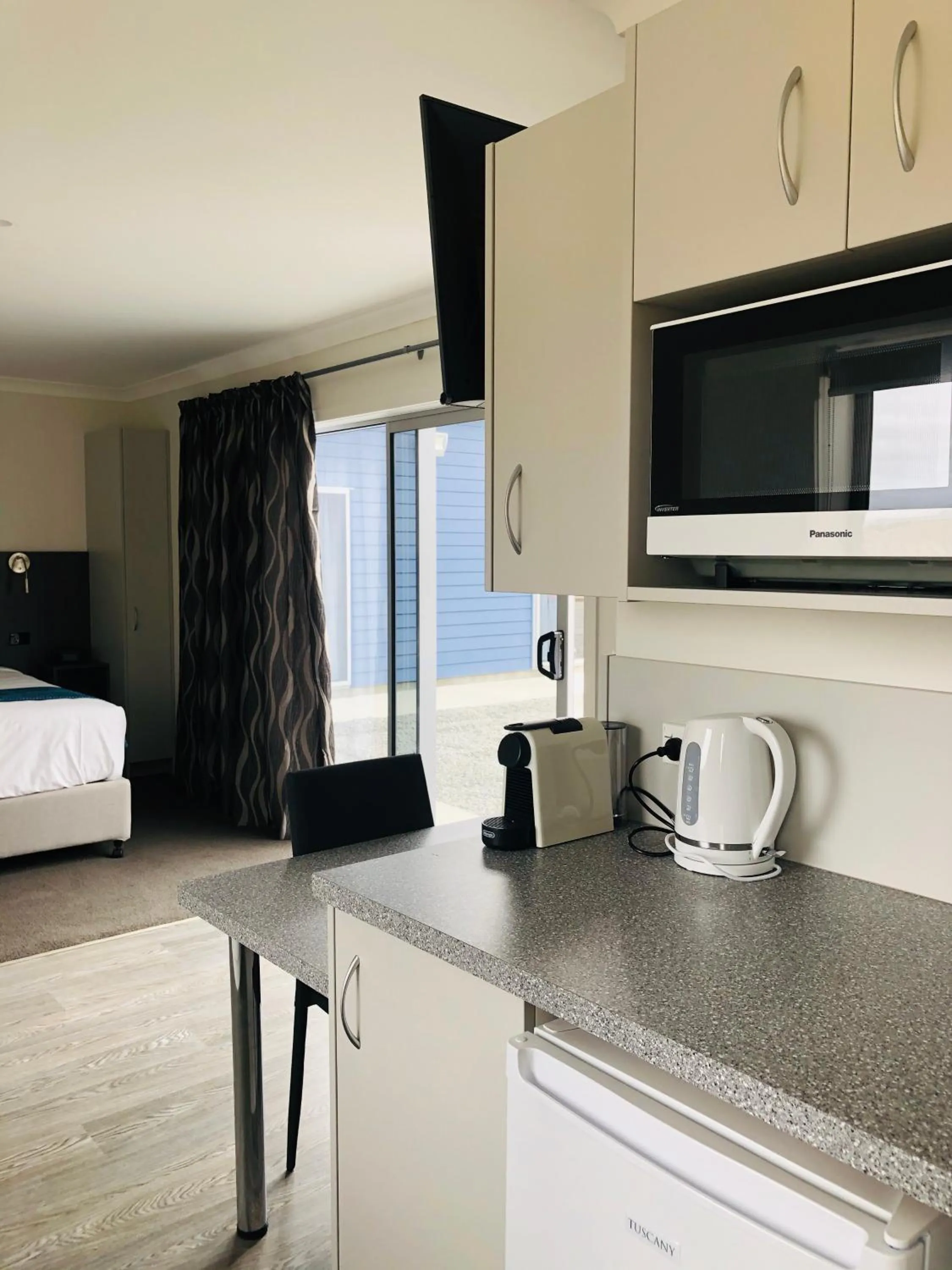 TV and multimedia in Thornton Lodge Motel