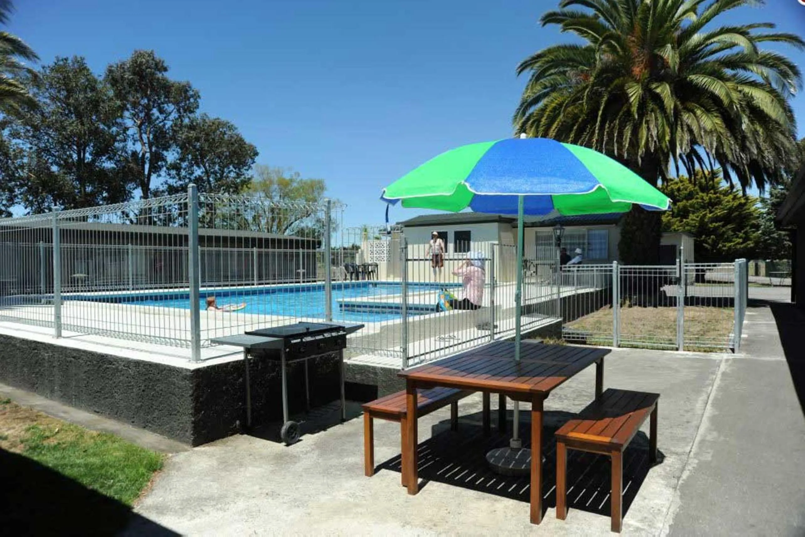 Swimming pool in Thornton Lodge Motel