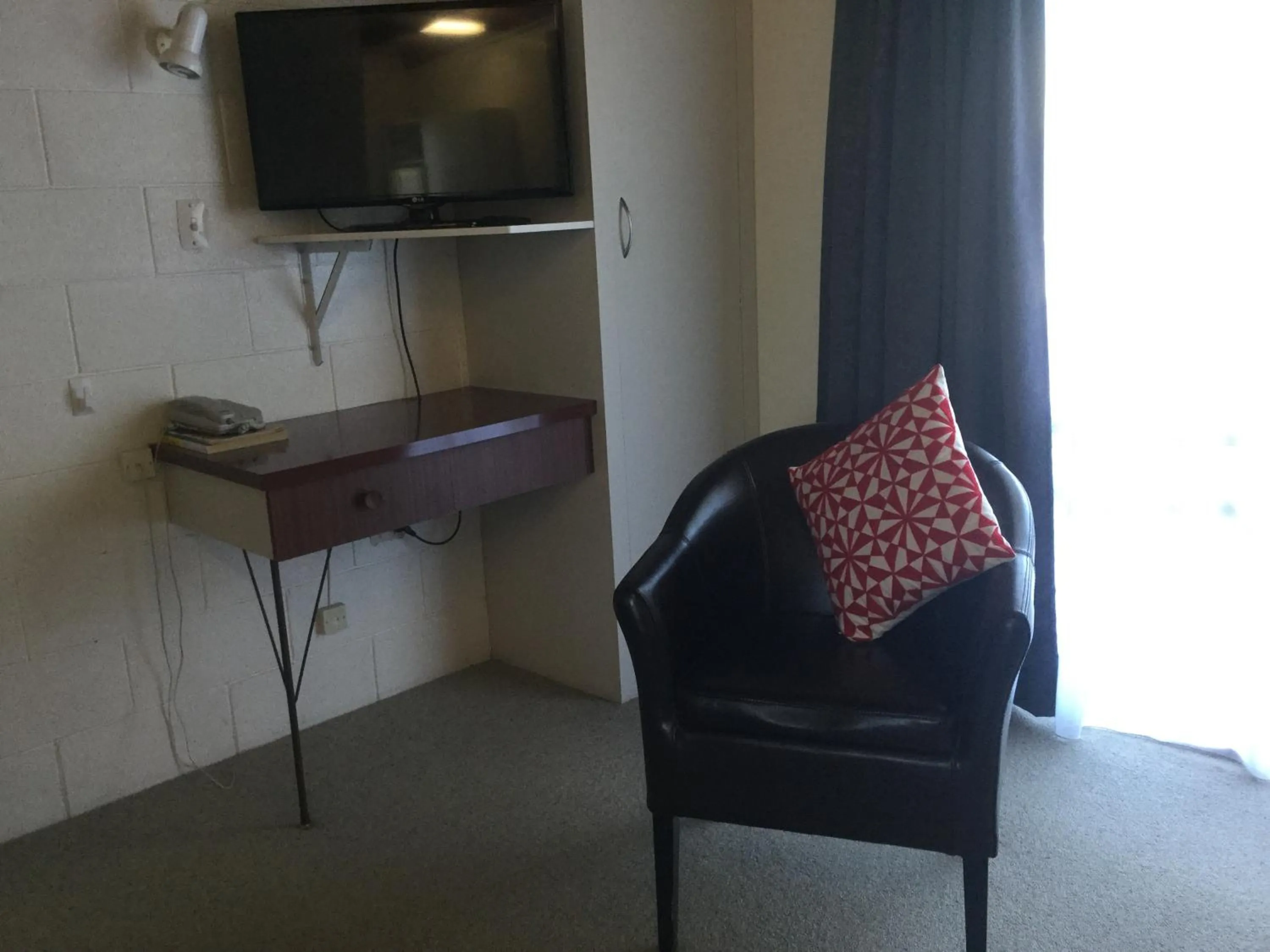 TV and multimedia in Thornton Lodge Motel