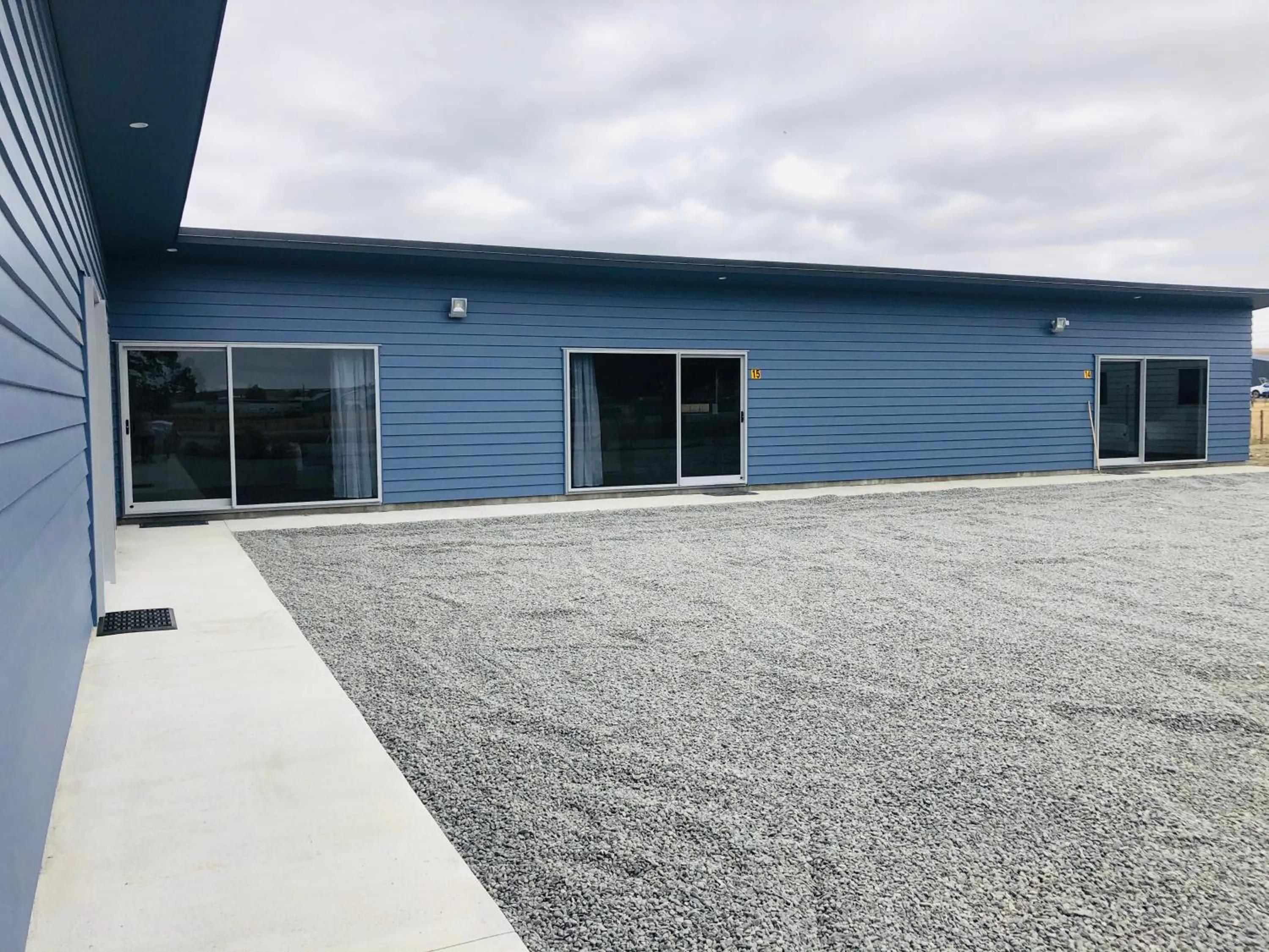 Inner courtyard view in Thornton Lodge Motel