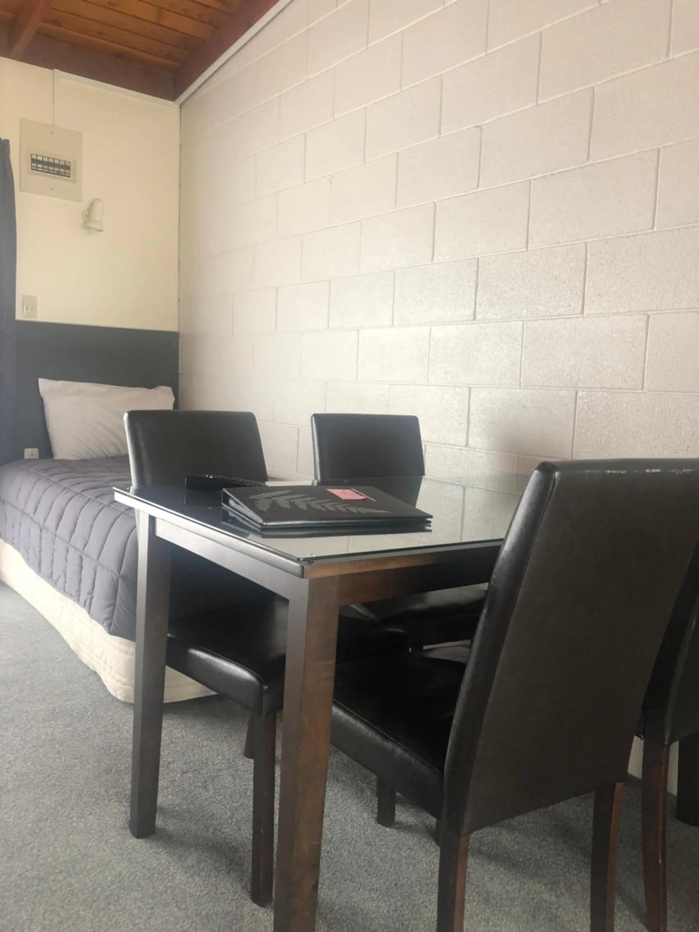 Thornton Lodge Motel