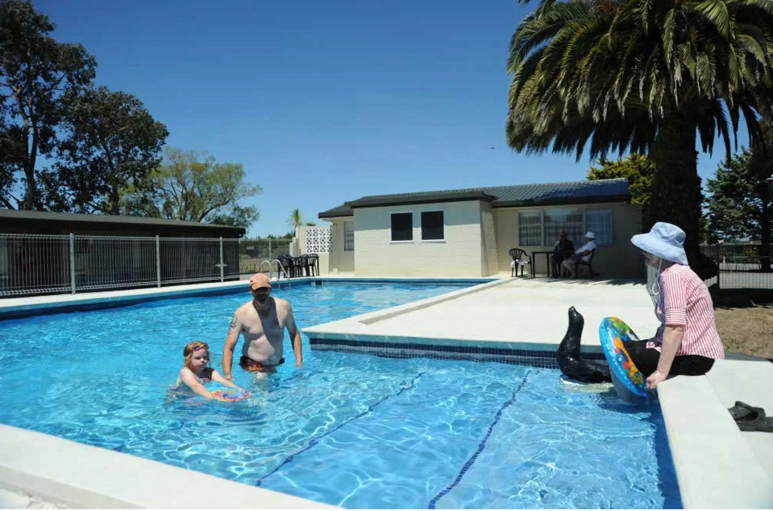 Swimming pool in Thornton Lodge Motel