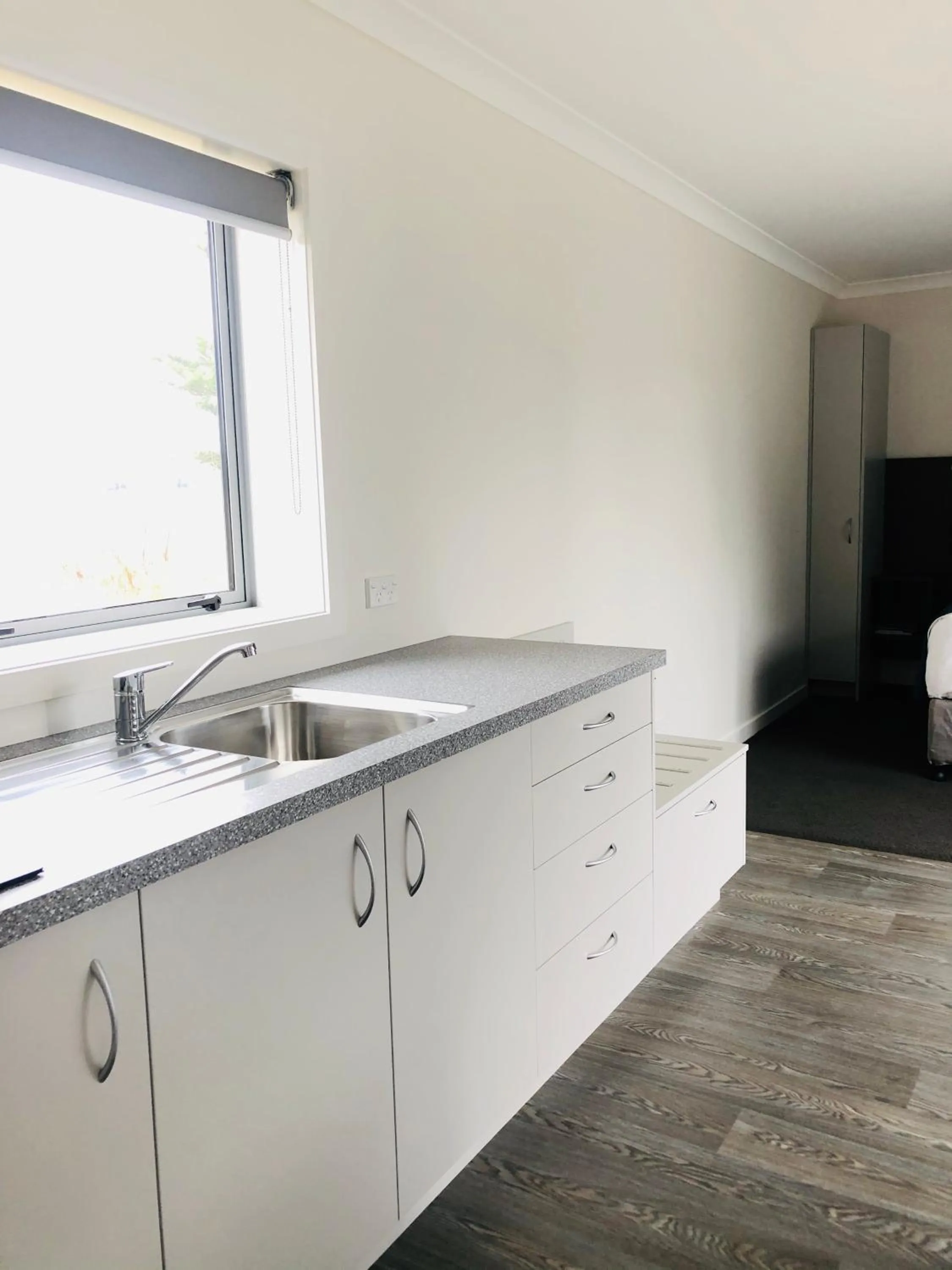 Kitchen or kitchenette in Thornton Lodge Motel