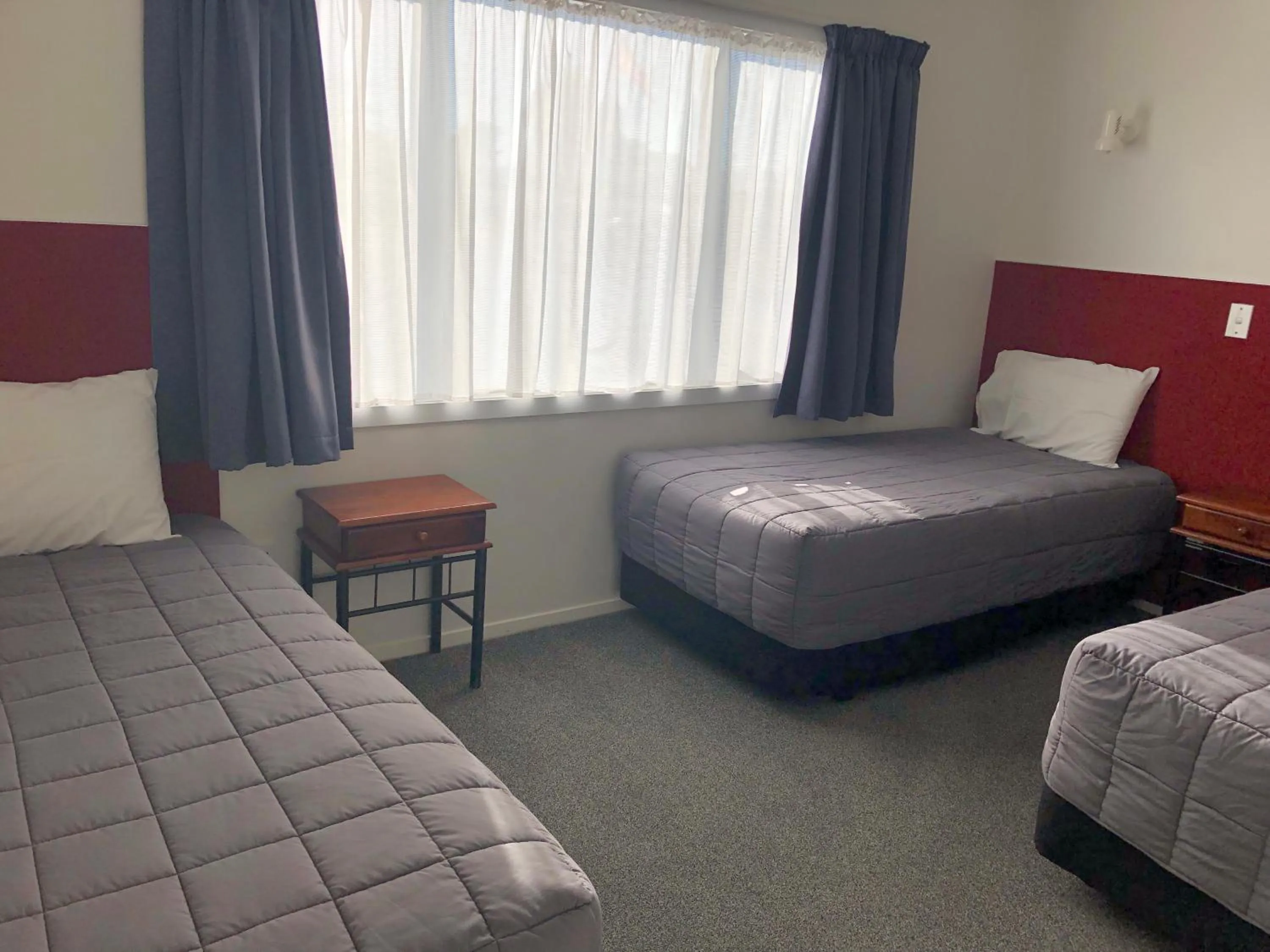 Bed in Thornton Lodge Motel