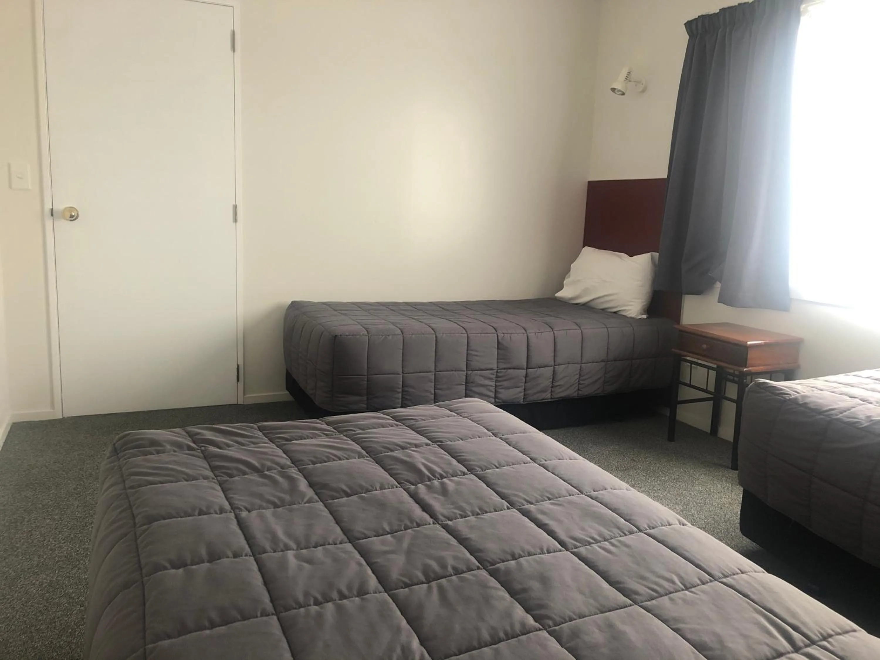 Bed in Thornton Lodge Motel