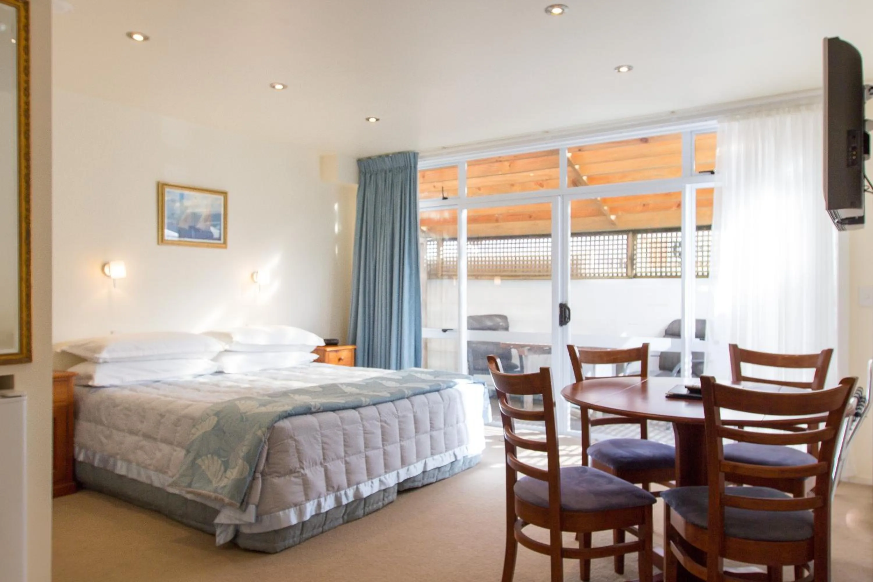 Bed in Commodores Lodge