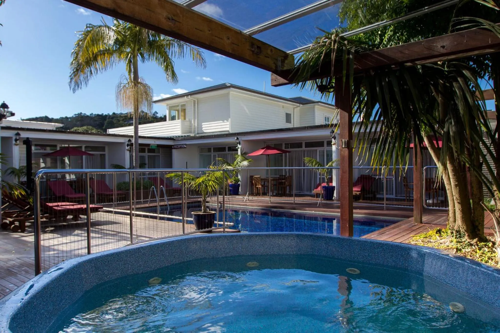 Swimming pool in Commodores Lodge