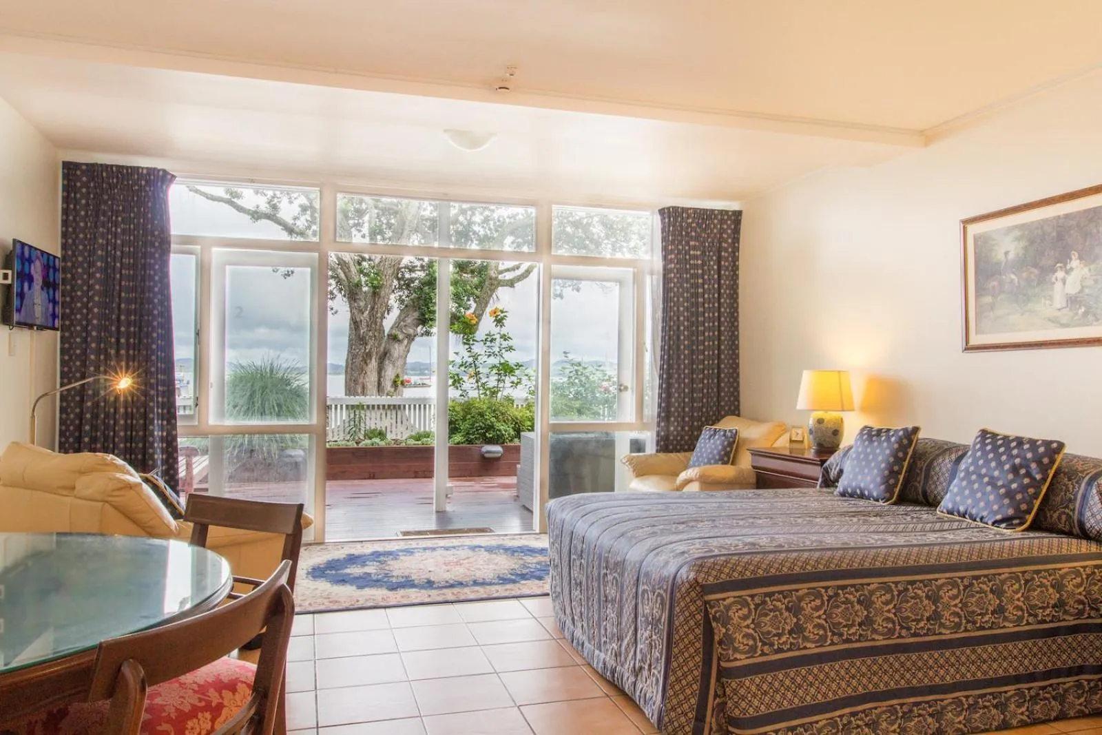 Bed in Commodores Lodge