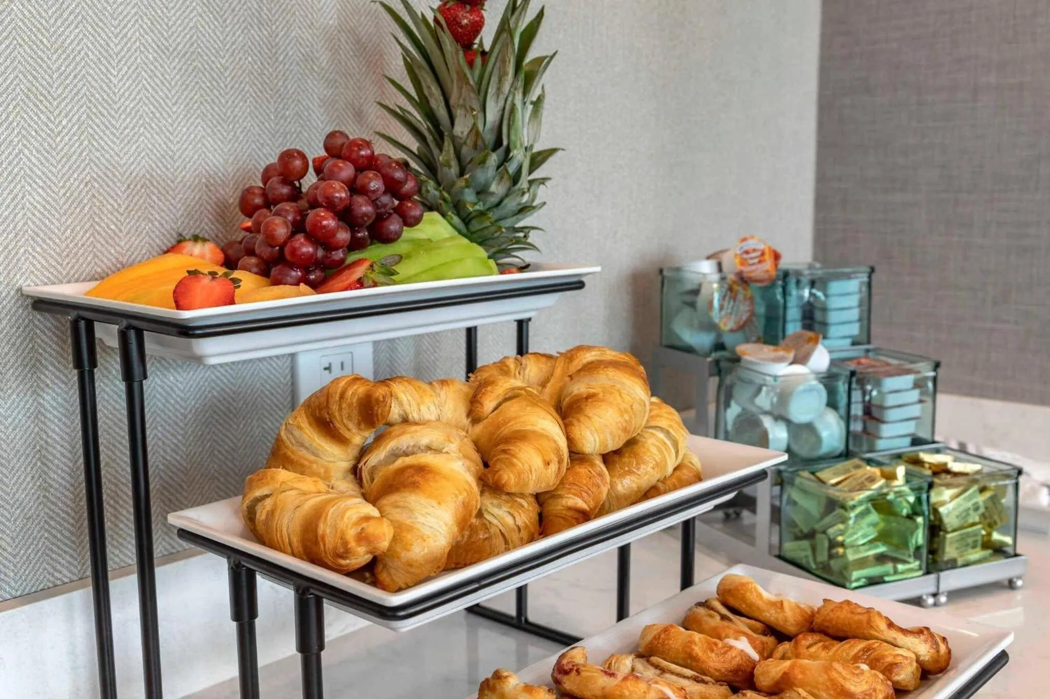 Restaurant/places to eat in Cambria Hotel Columbia Downtown the Vista