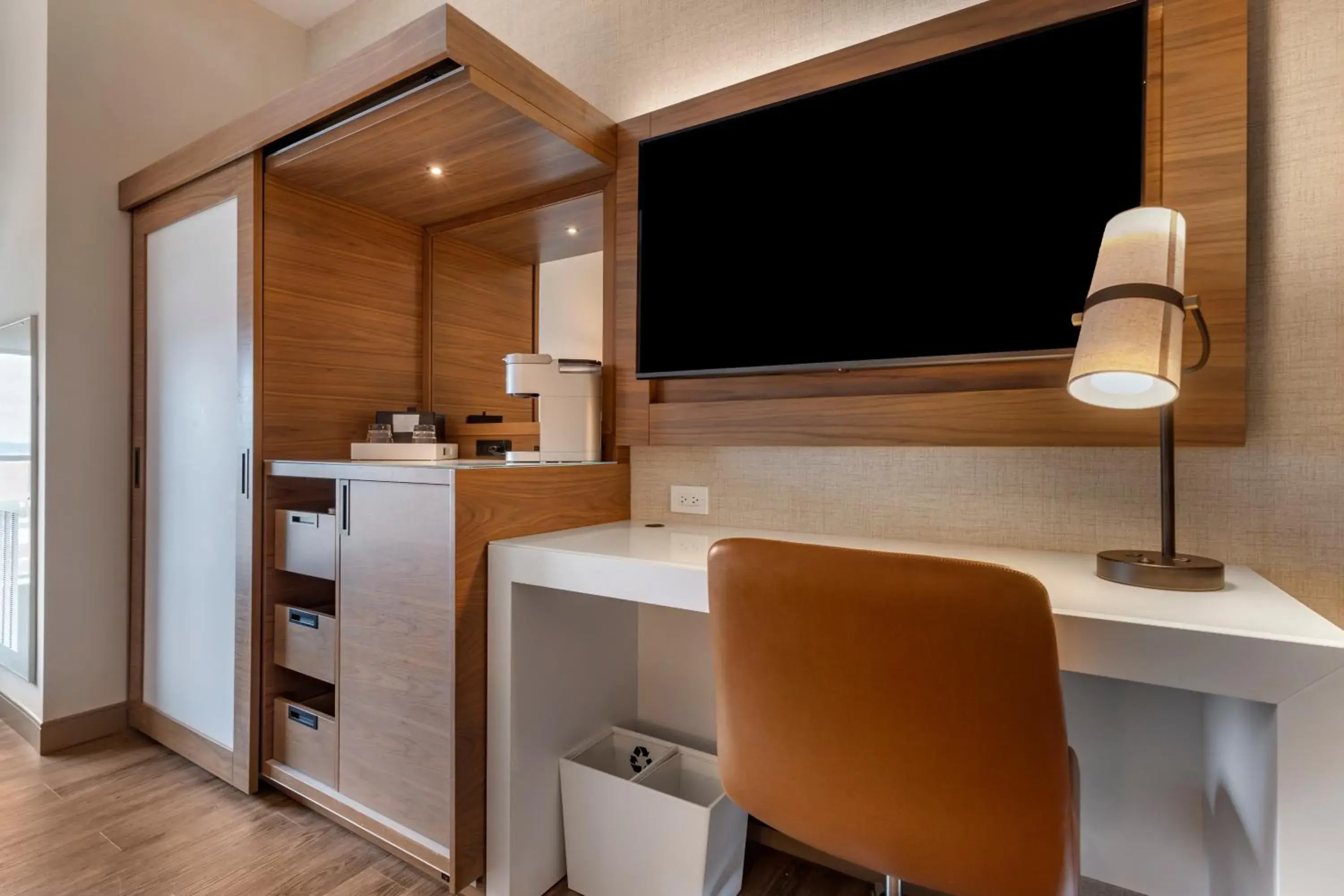 Quadruple Room with Two Queen Beds - Non Smoking in Cambria Hotel Columbia Downtown the Vista Quadruple Room with Two Queen Beds - Non Smoking in Cambria Hotel Columbia Downtown the Vista